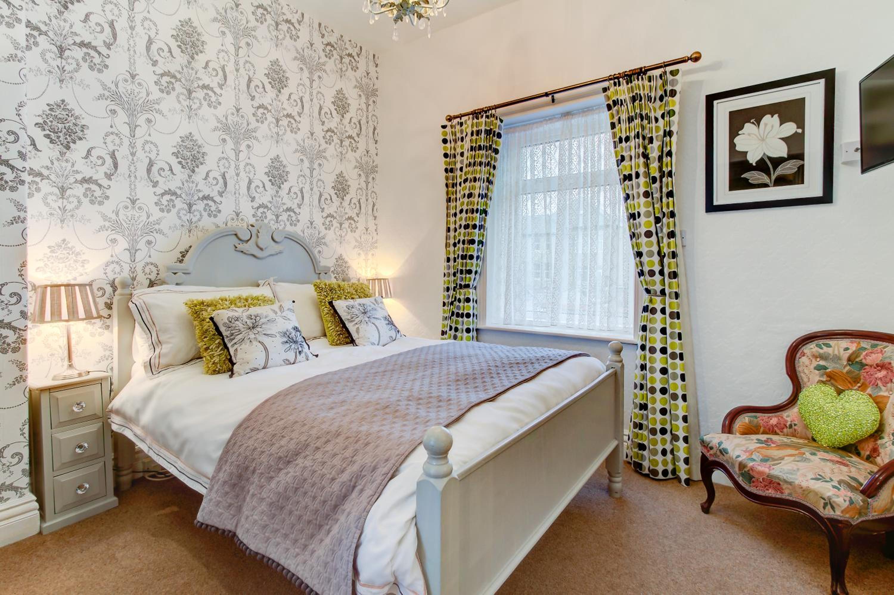 Small Double Room - Photo 9