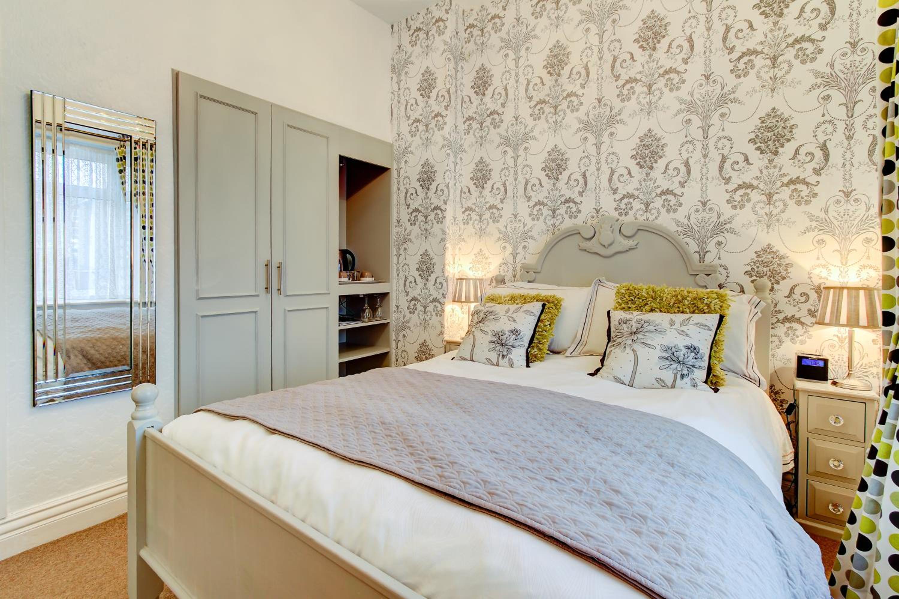 Small Double Room - Photo 10