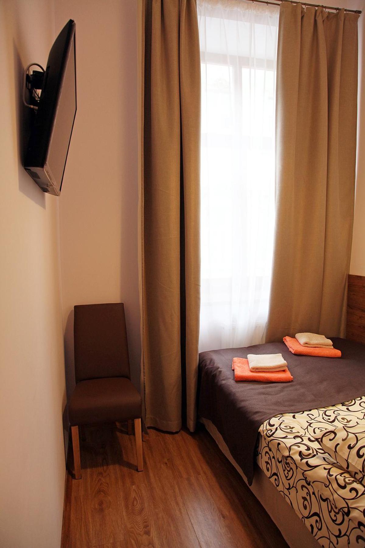 Double Room with Shared External Bathroom photo 3