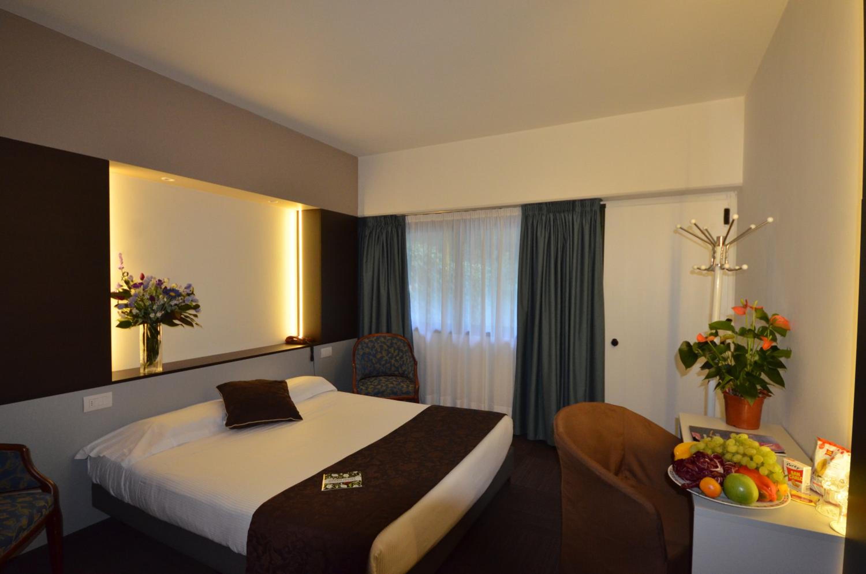 Classic Double Room - Photo 16