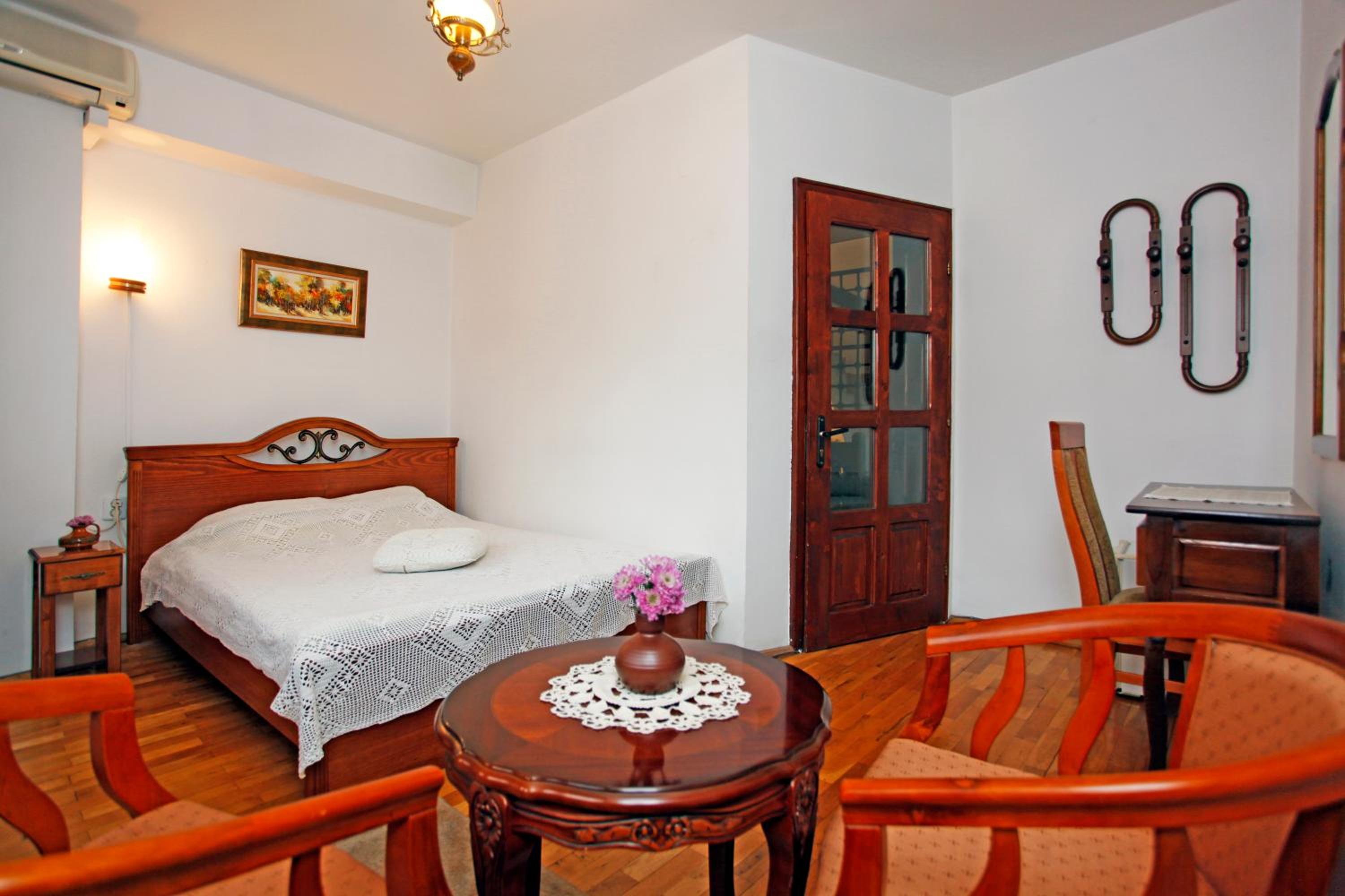 Double Room - Photo 4