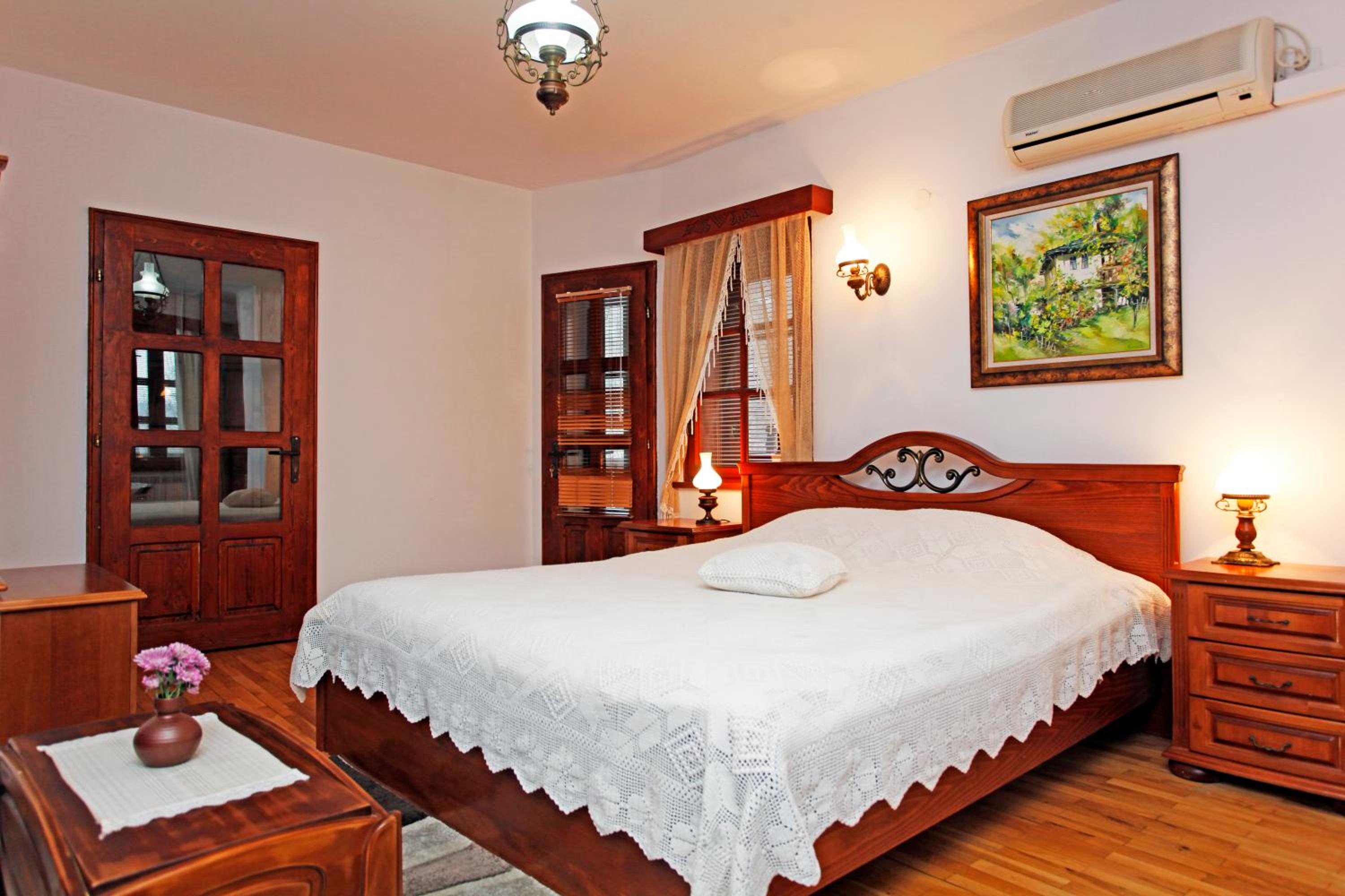Deluxe Double Room with Balcony - Photo 16