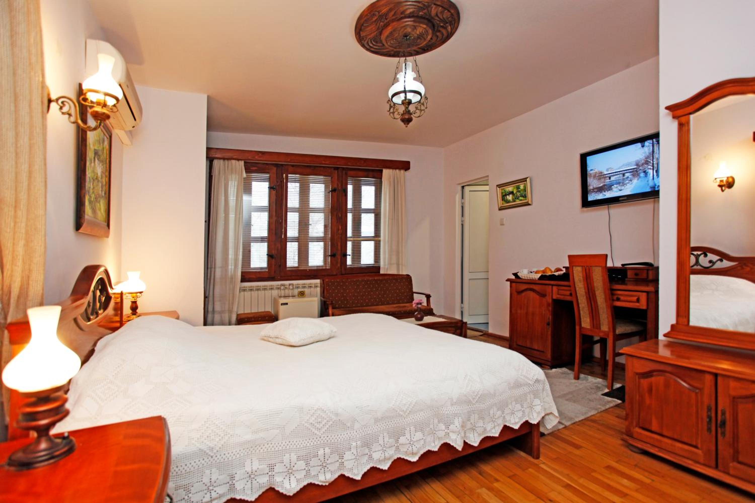 Deluxe Double Room with Balcony - Photo 17
