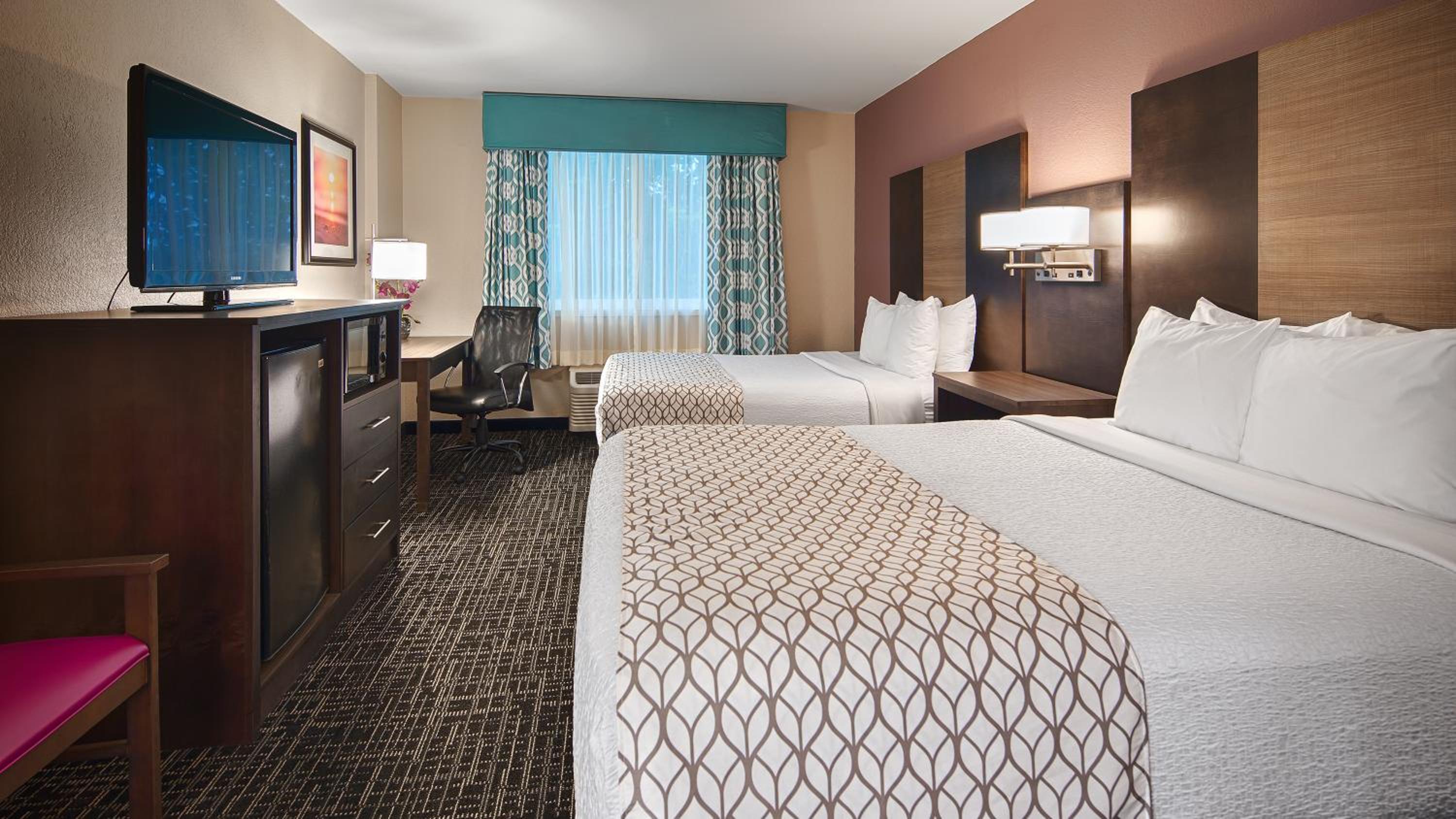 Queen Room with Two Queen Beds - Non-Smoking - Photo 1