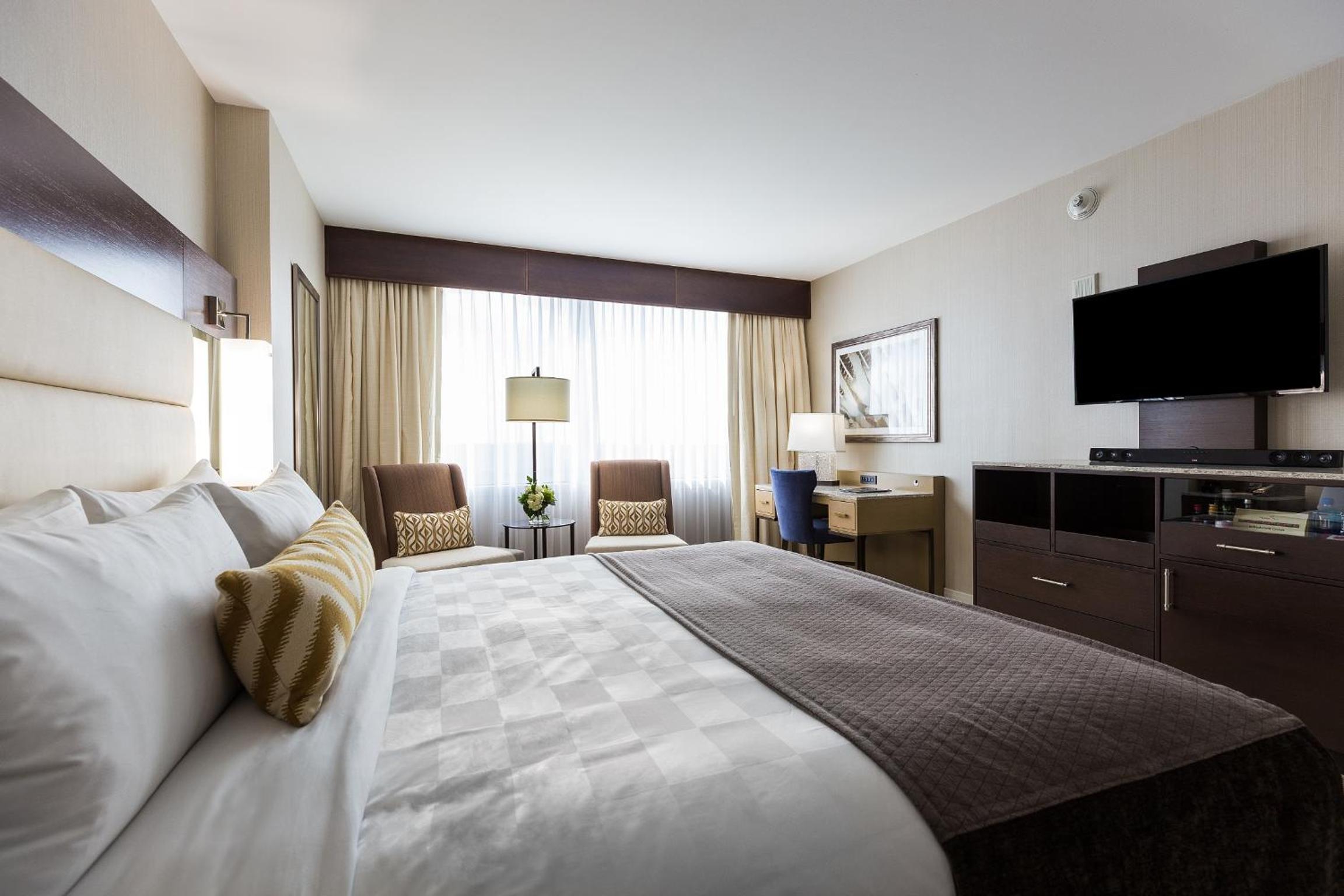 Sky Tower River Suite photo 2