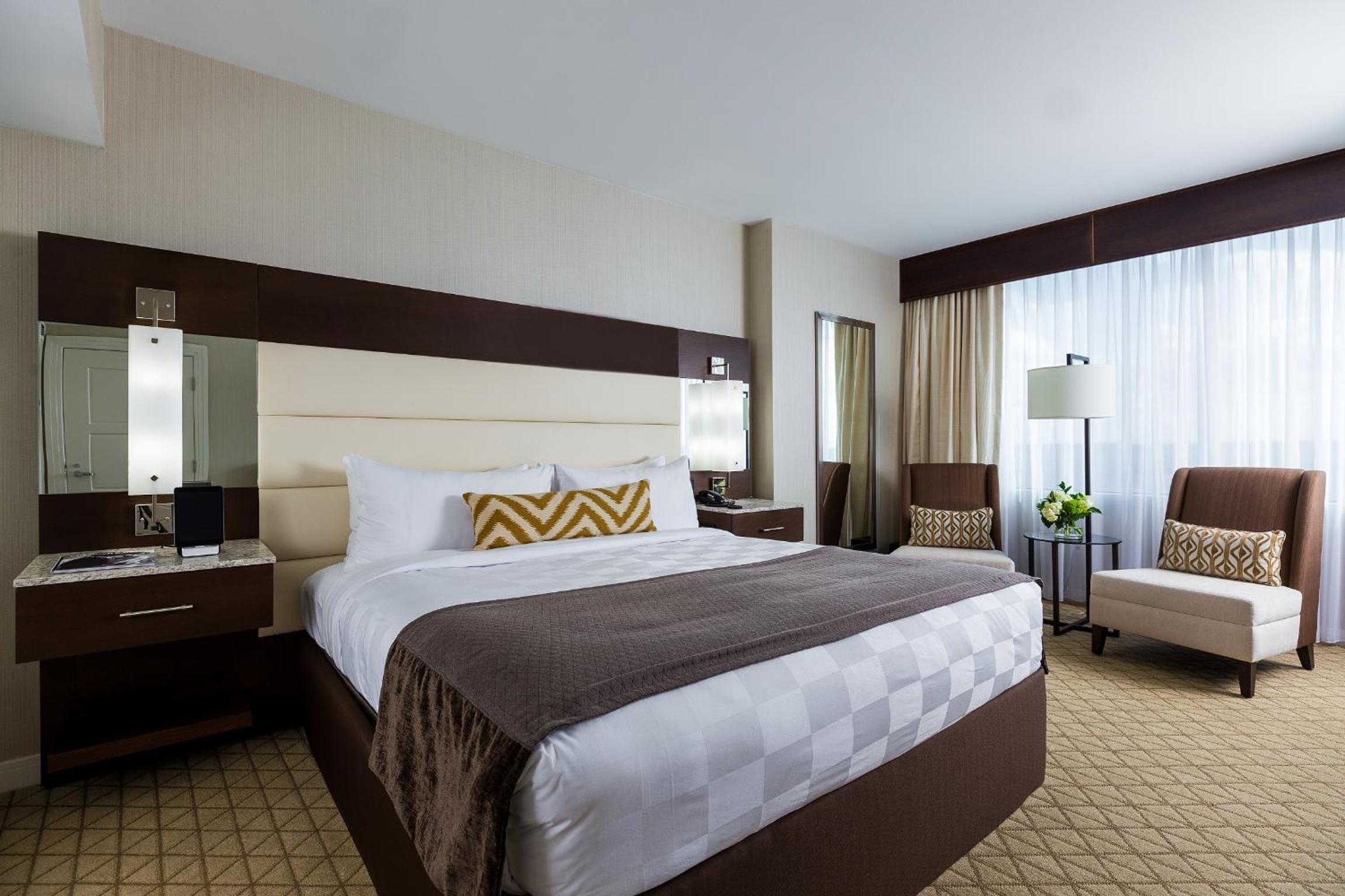 Sky Tower River Suite photo 3