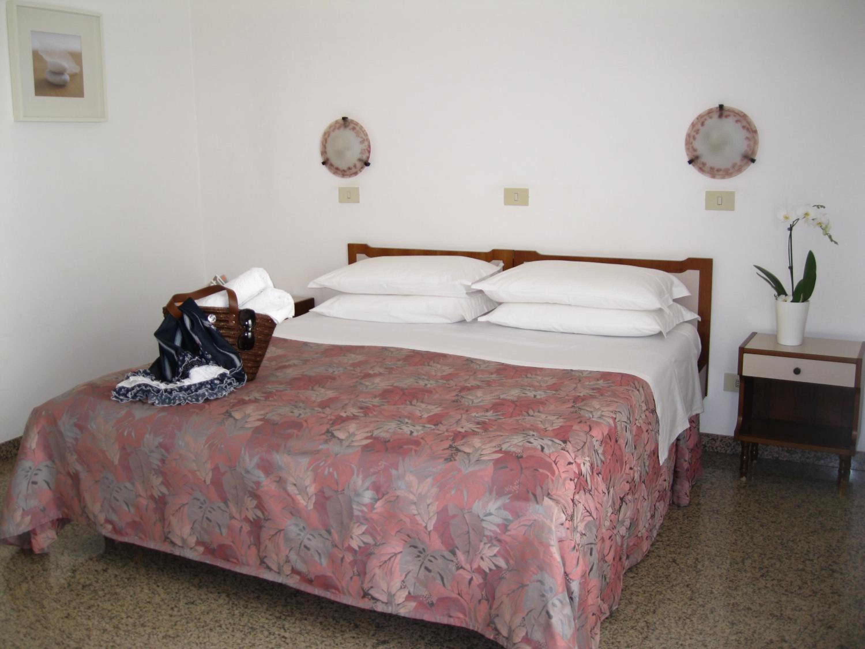Economy Double or Twin Room photo 3