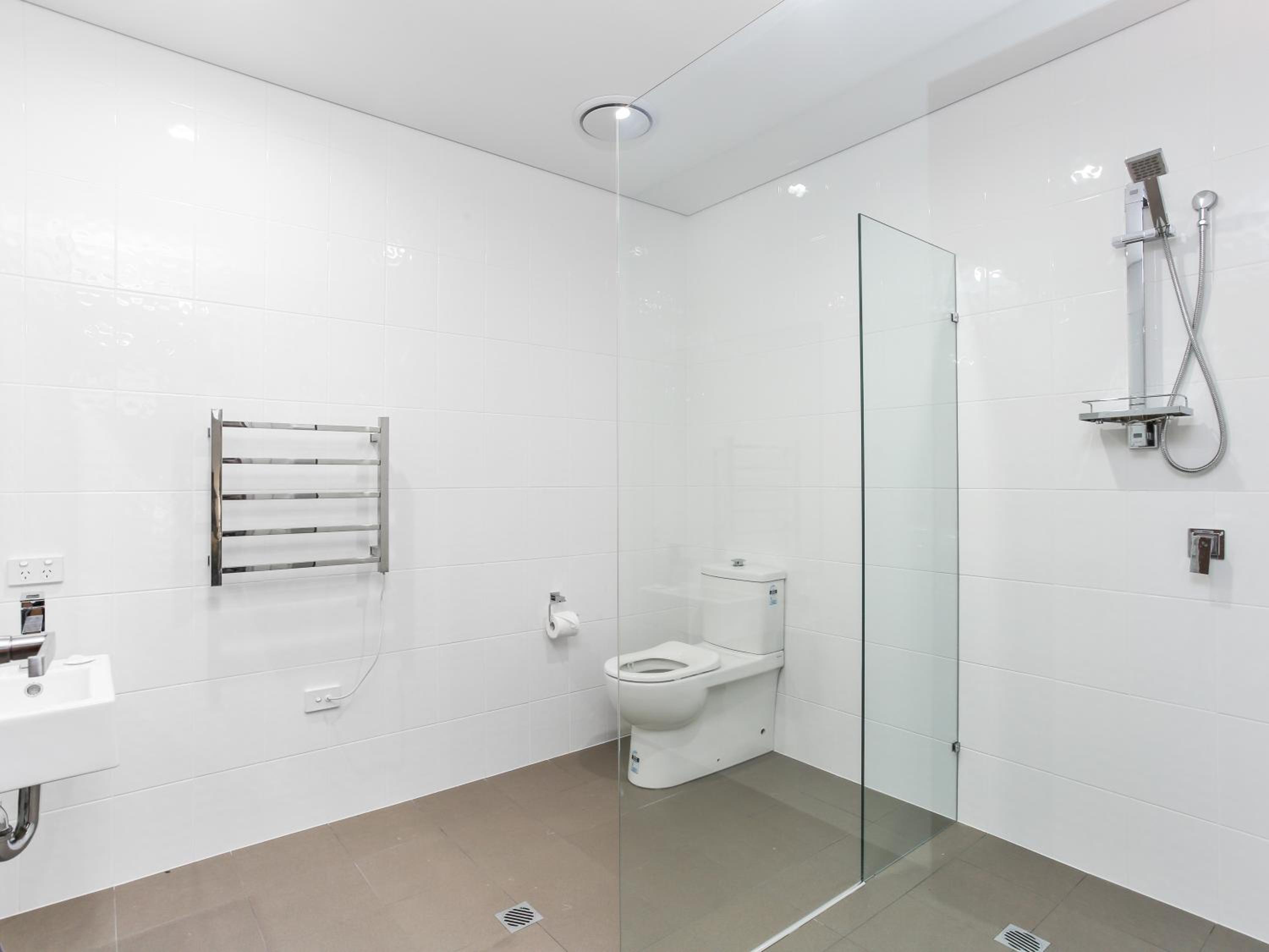 Twin Room - Disability Access photo 2