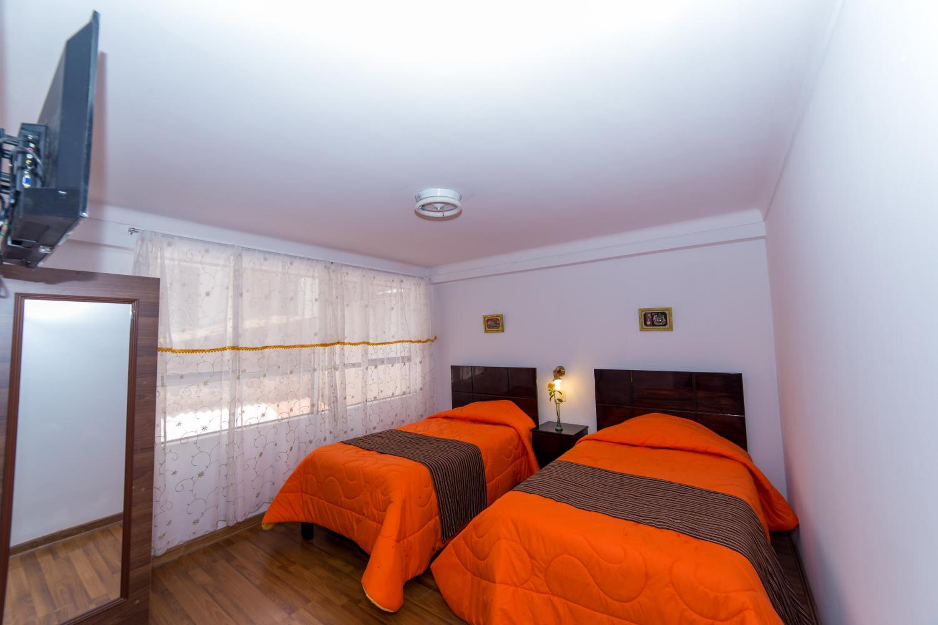 Twin Room with Bathroom - Photo 12