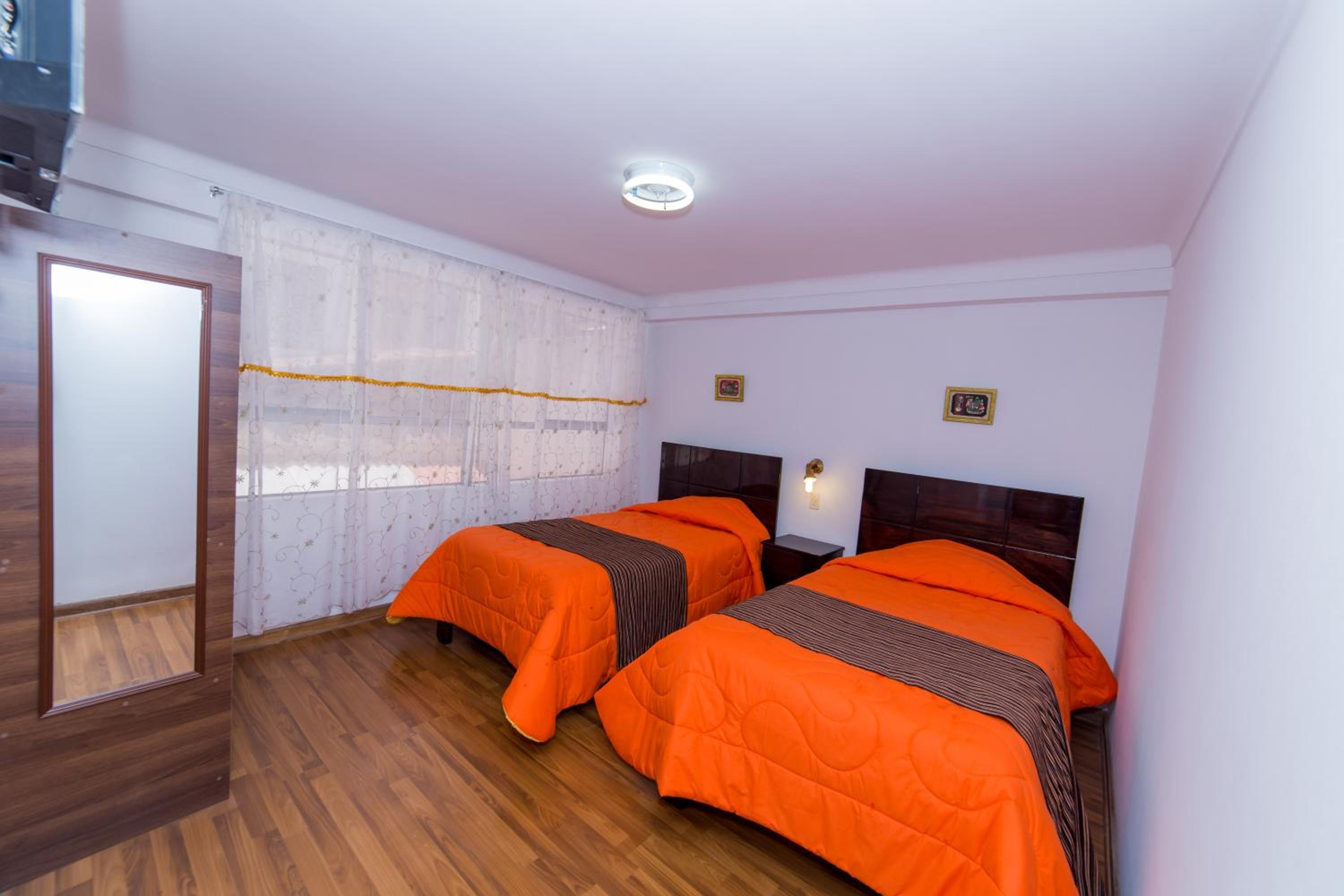 Twin Room with Bathroom - Photo 5