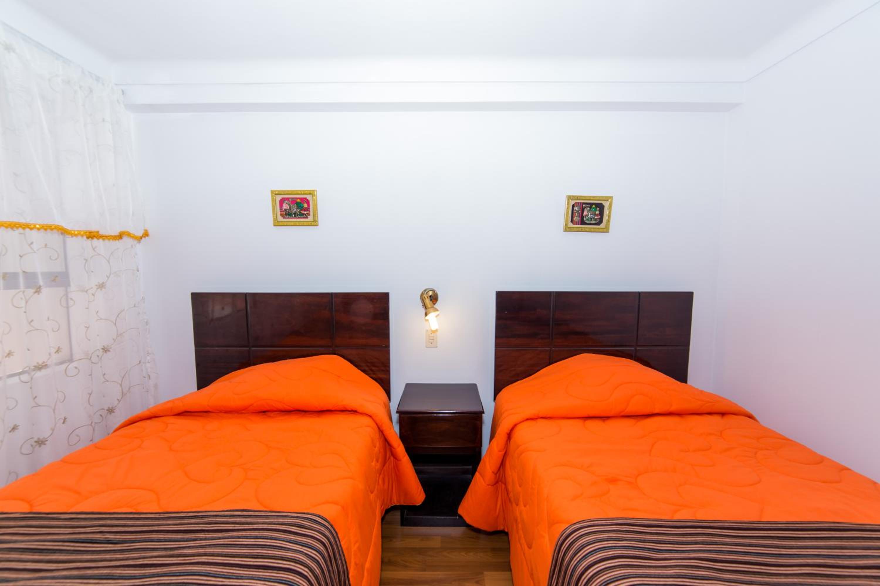Twin Room with Bathroom - Photo 10