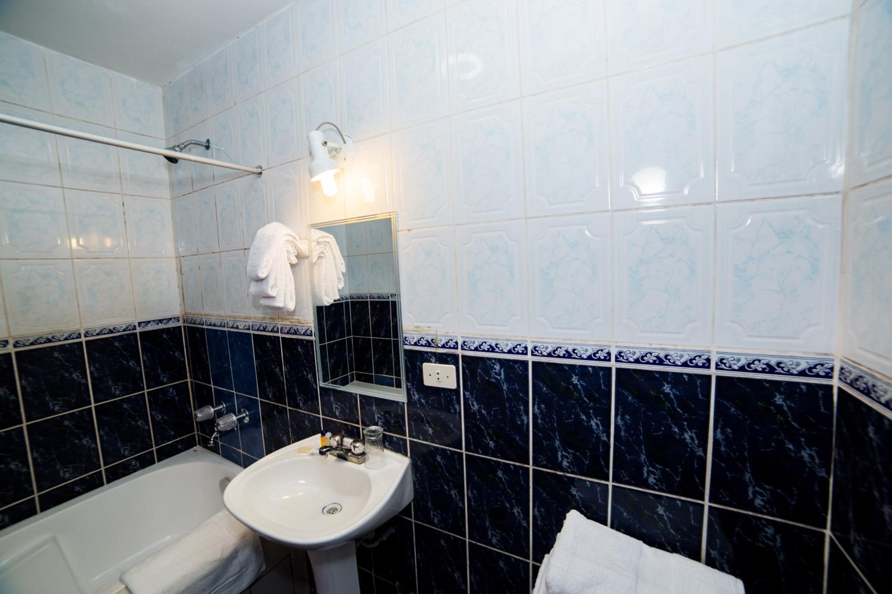 Double Room - Photo 18