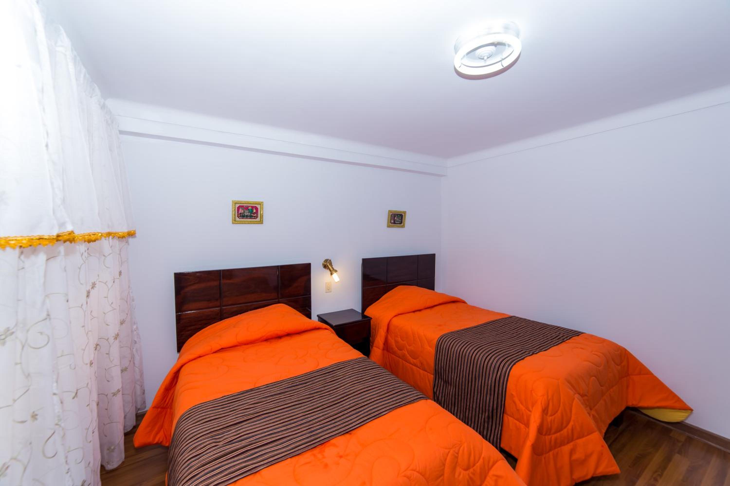 Twin Room with Bathroom - Photo 11