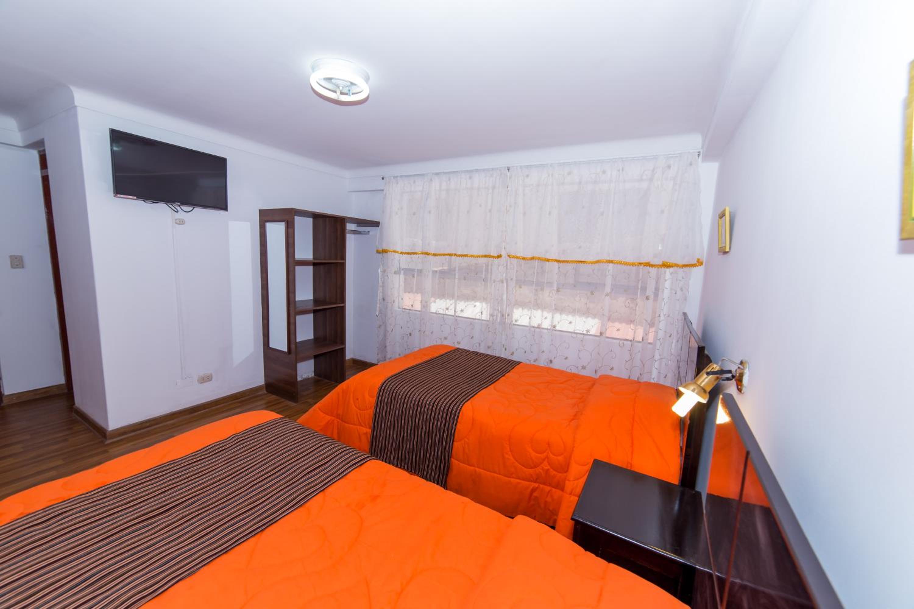 Twin Room with Bathroom - Photo 1
