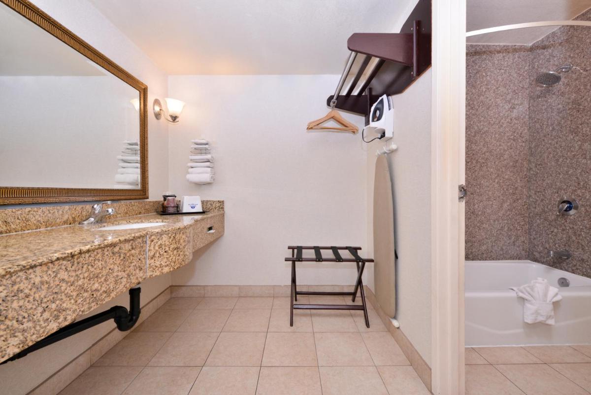 Queen Room - Disability Access photo 3