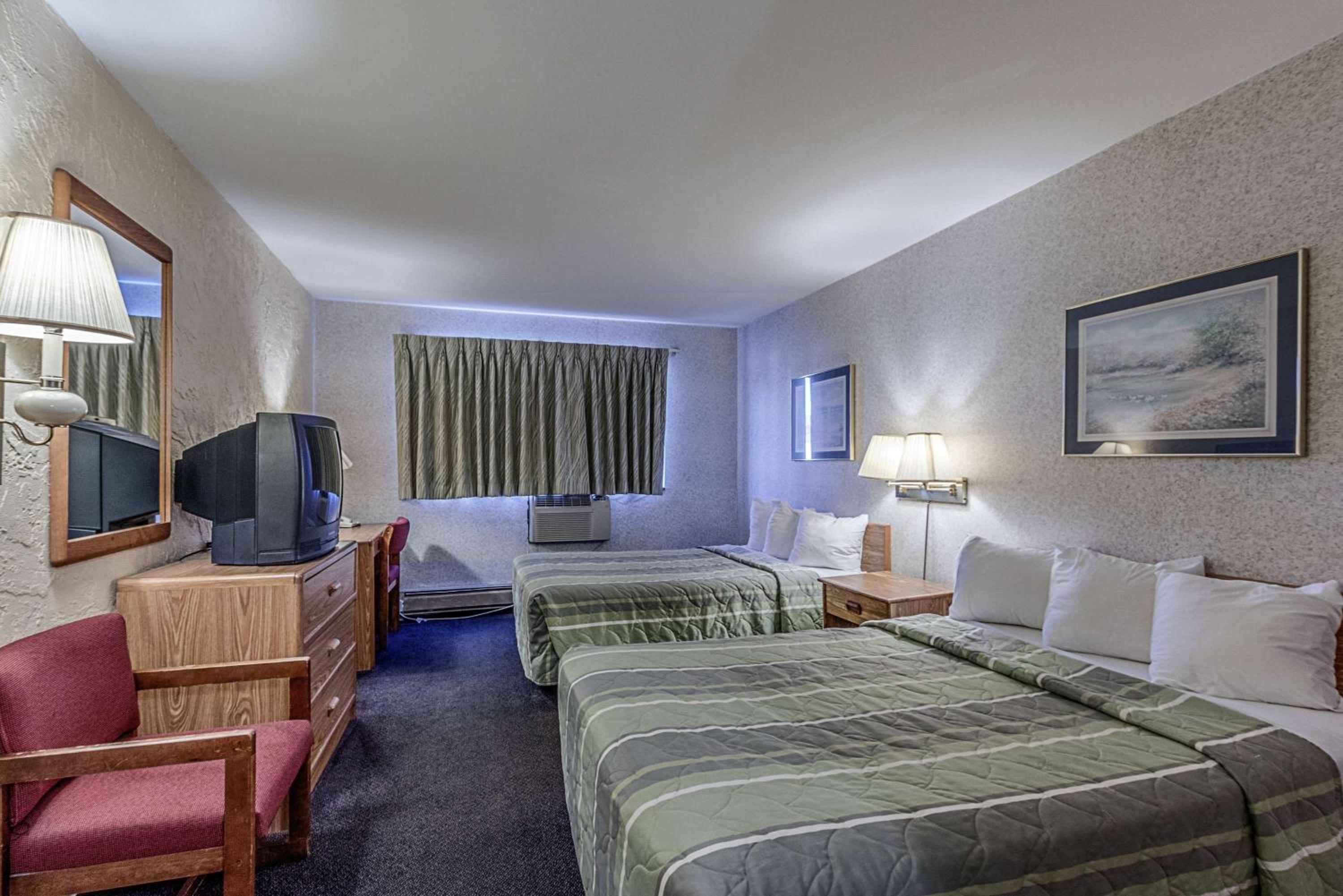 Quadruple Room - Non-Smoking