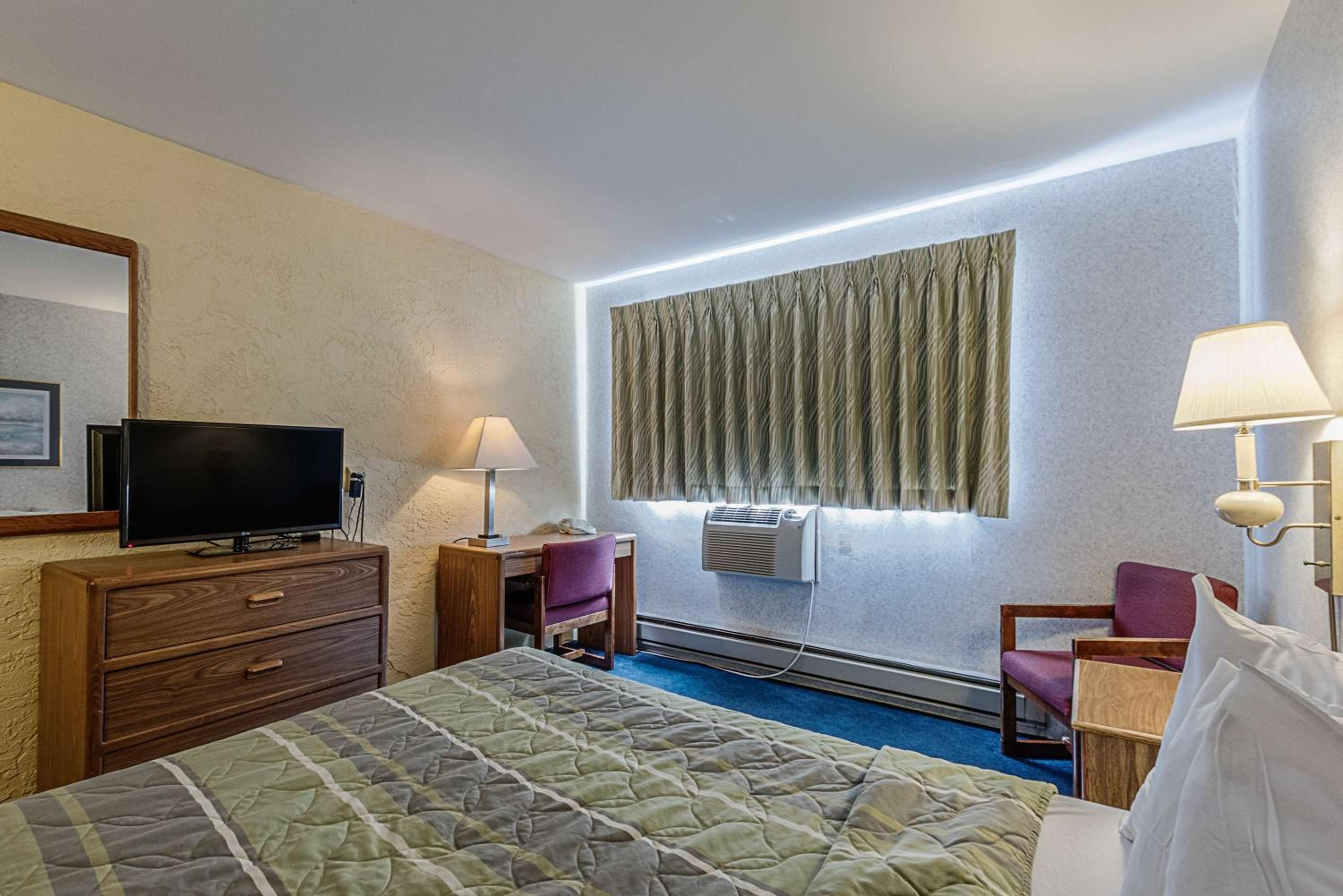 King Room - Non-Smoking photo 1