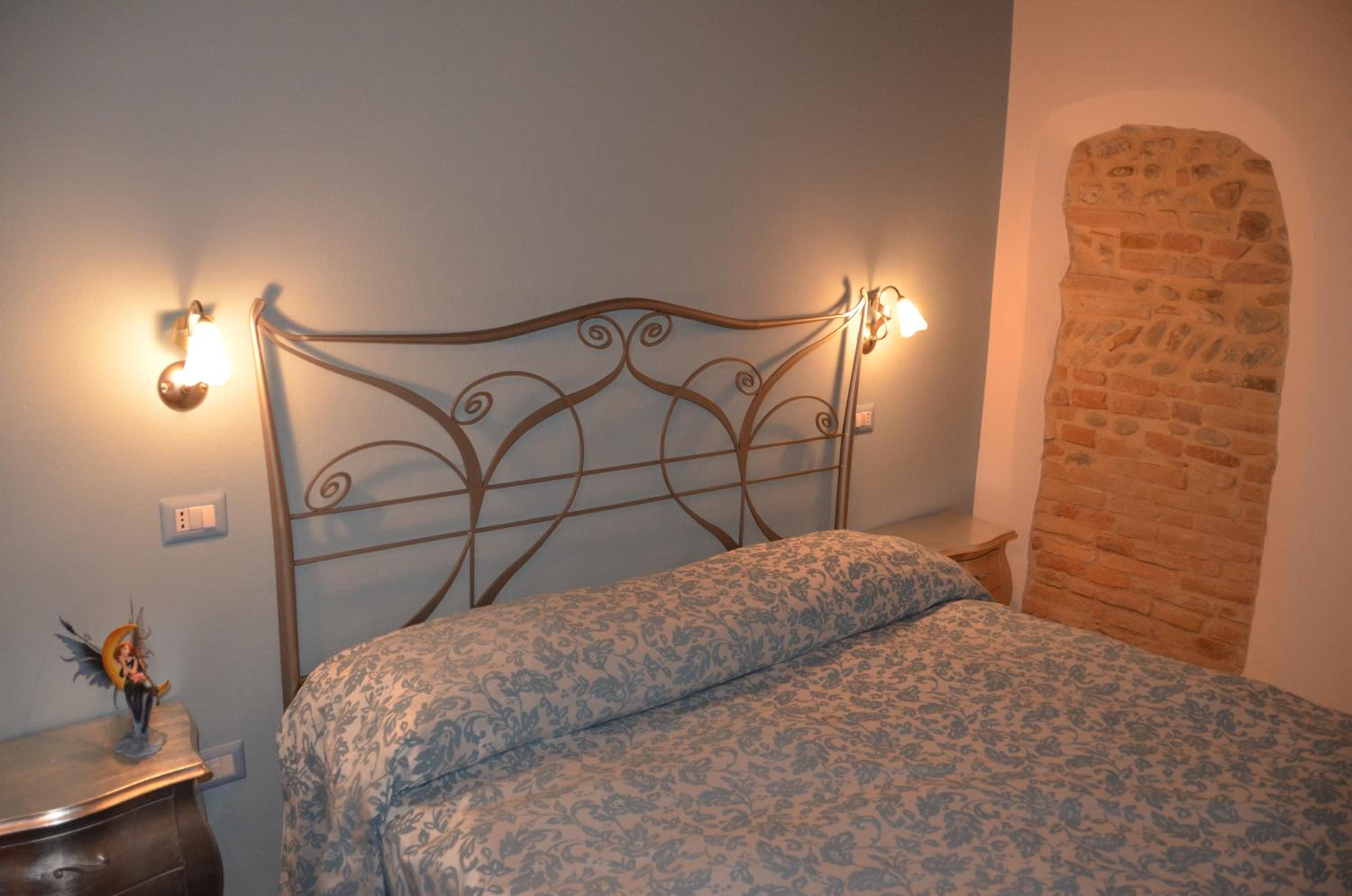 Double Room - Photo 7