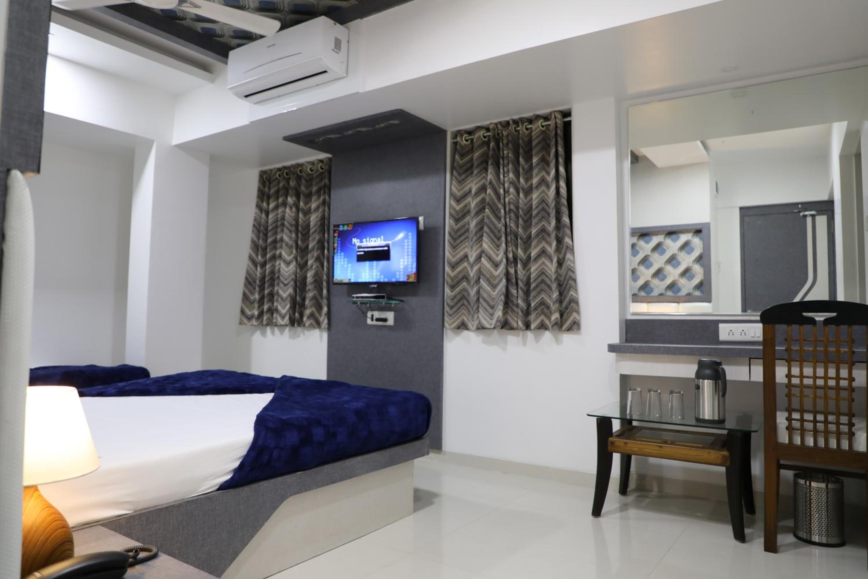 Deluxe Triple Room Non AC photo 2