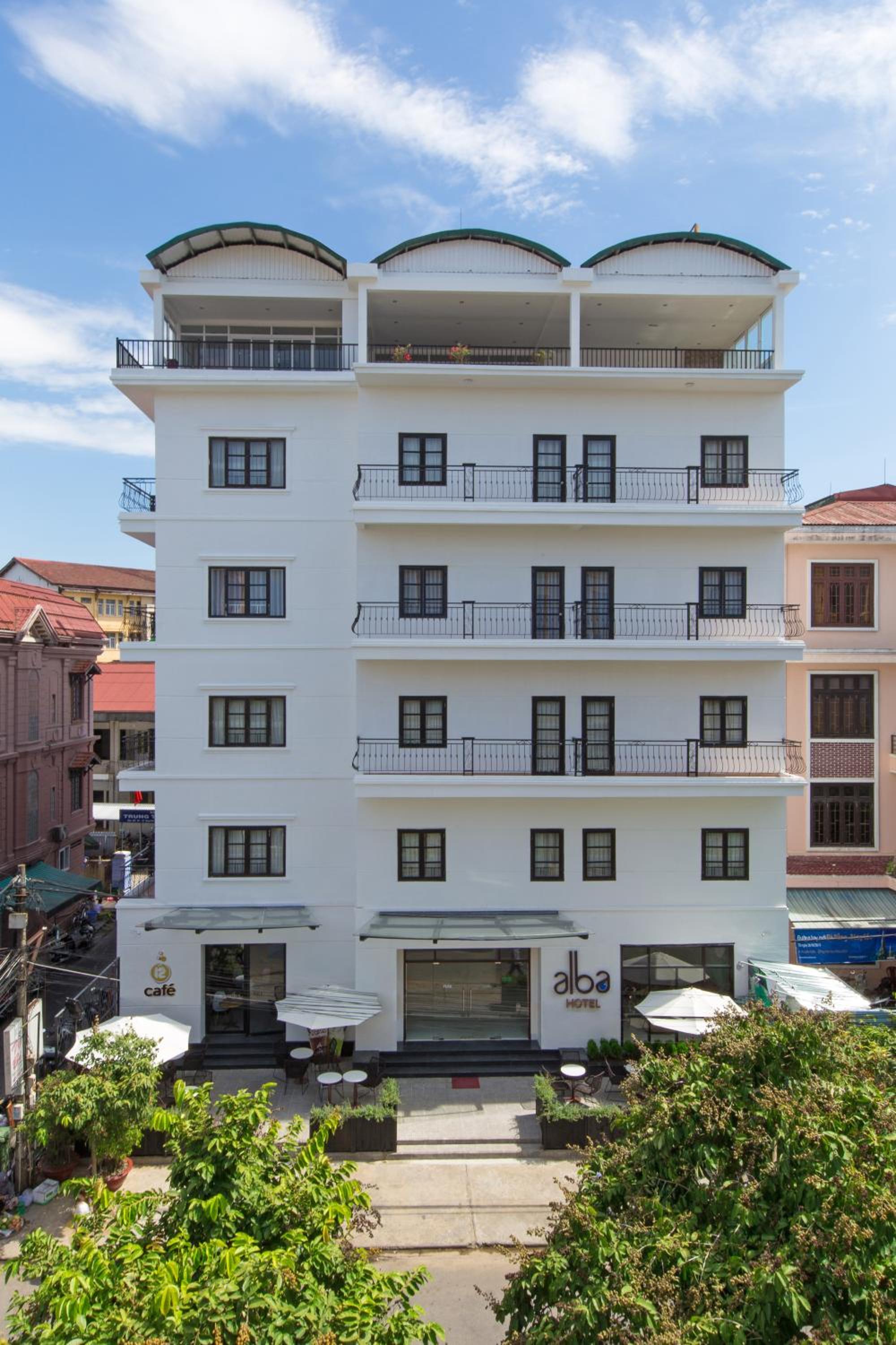 Deluxe Double or Twin Room with City View - Photo 5