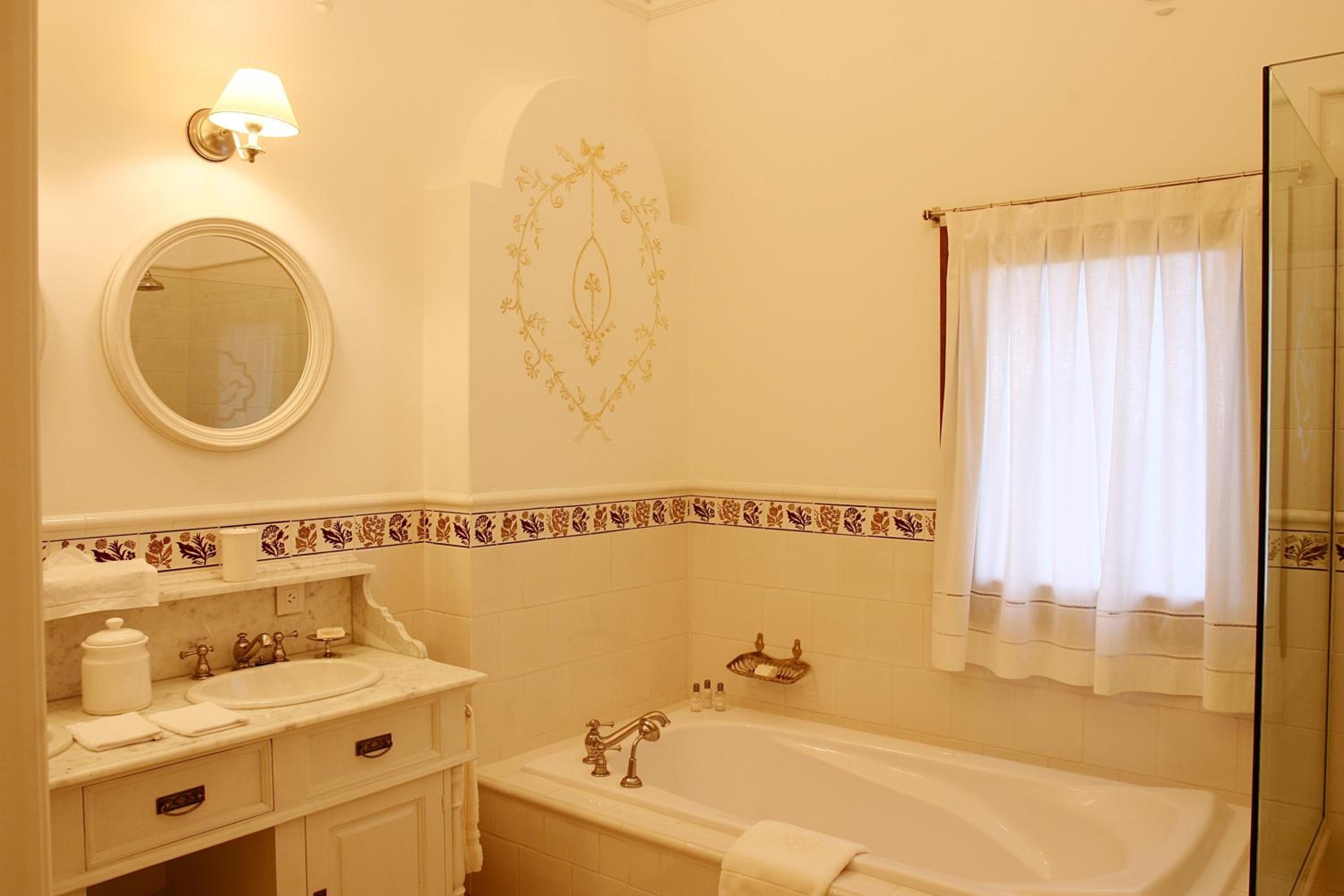 Deluxe Double or Twin Room photo 3