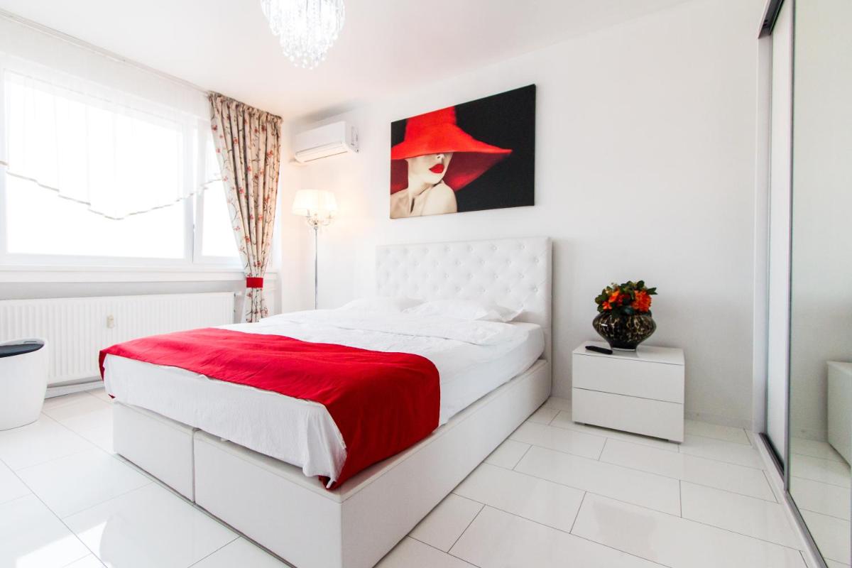 Studio Apartment photo 3