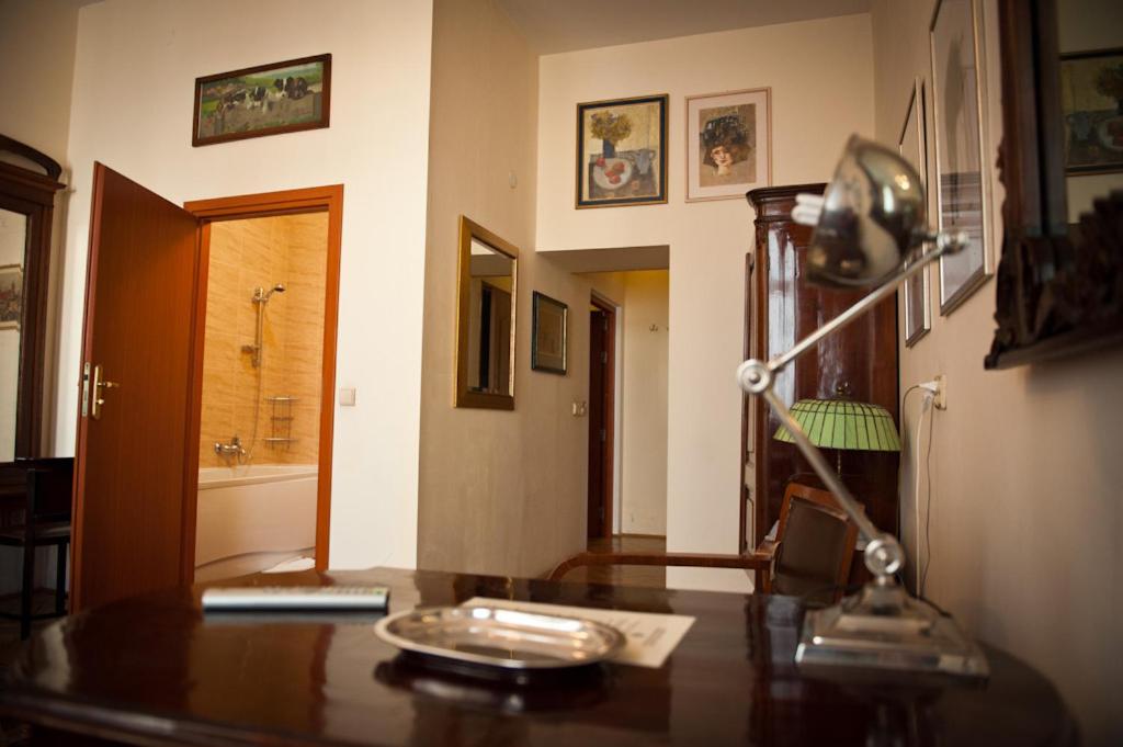 Deluxe Double Room - Photo 12