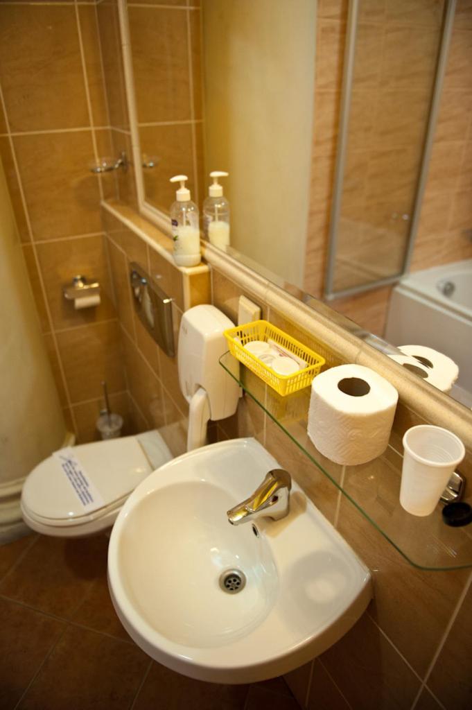 Deluxe Double Room - Photo 10
