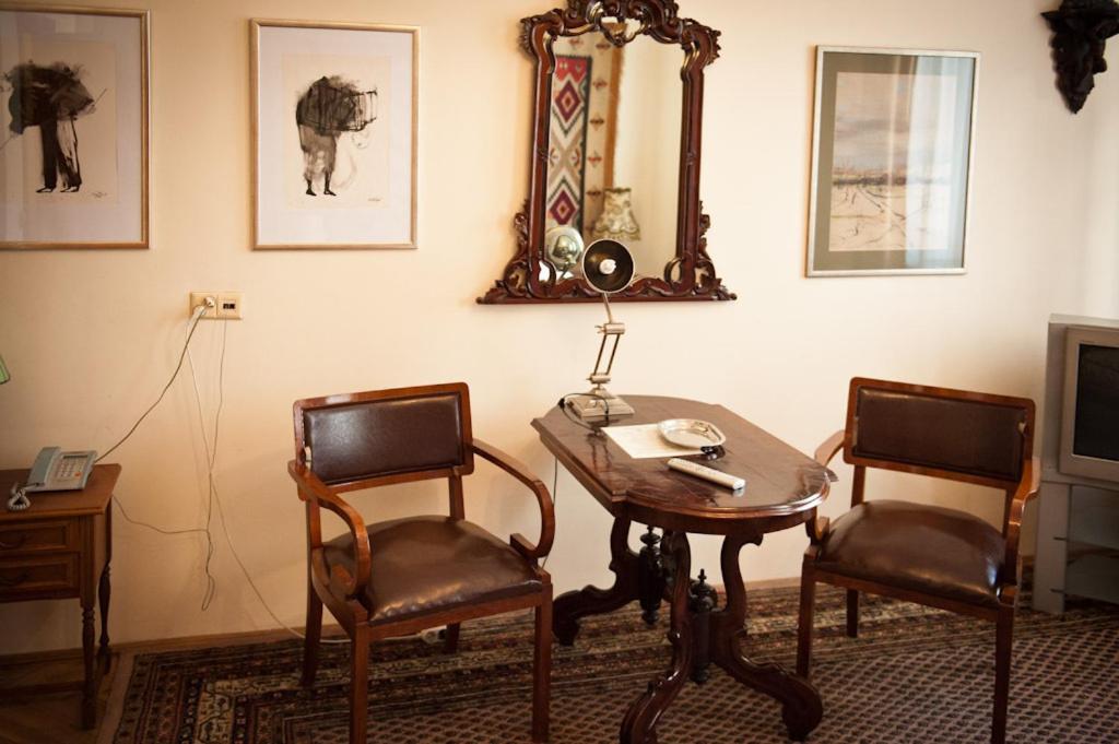 Deluxe Double Room - Photo 13