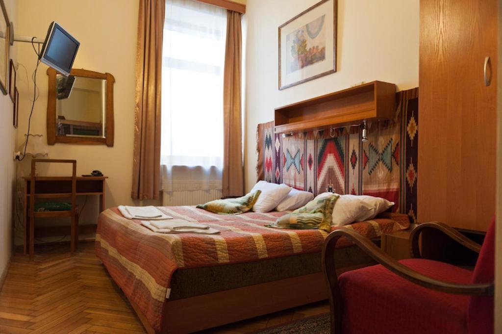 Double or Twin Room - Photo 1
