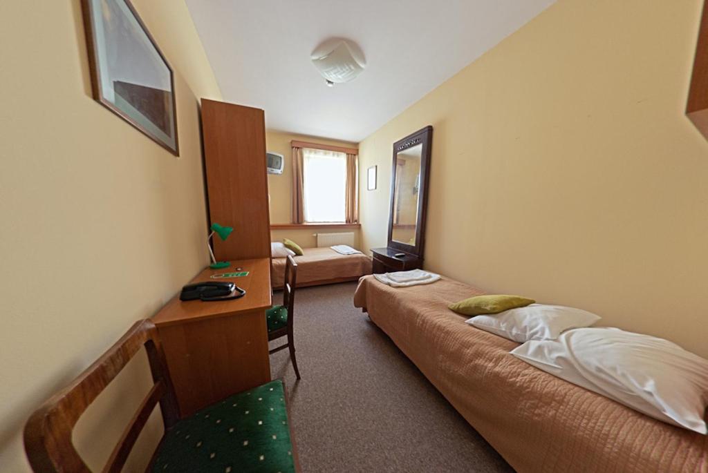 Double or Twin Room - Photo 9