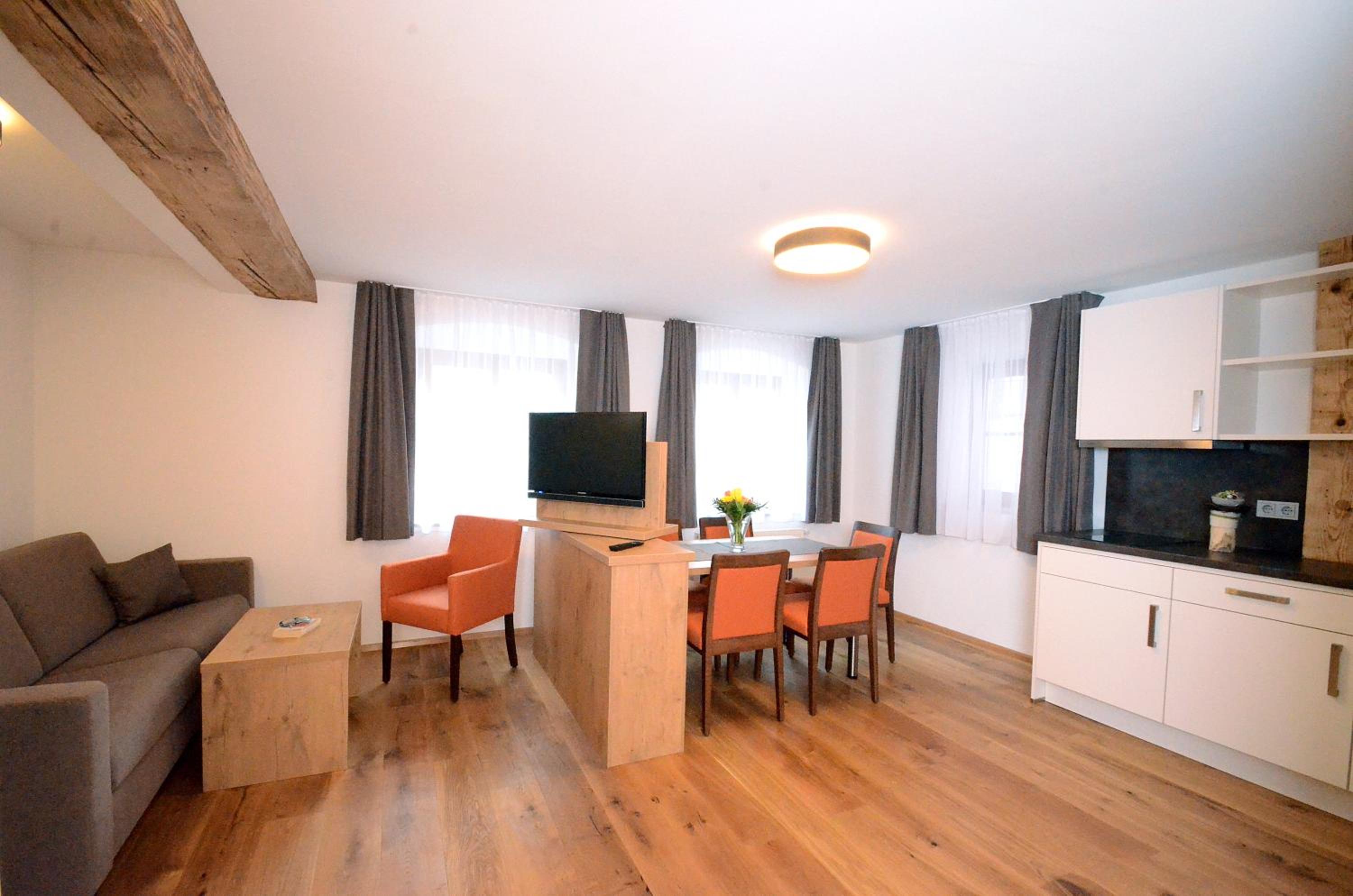 Family Studio - Photo 10