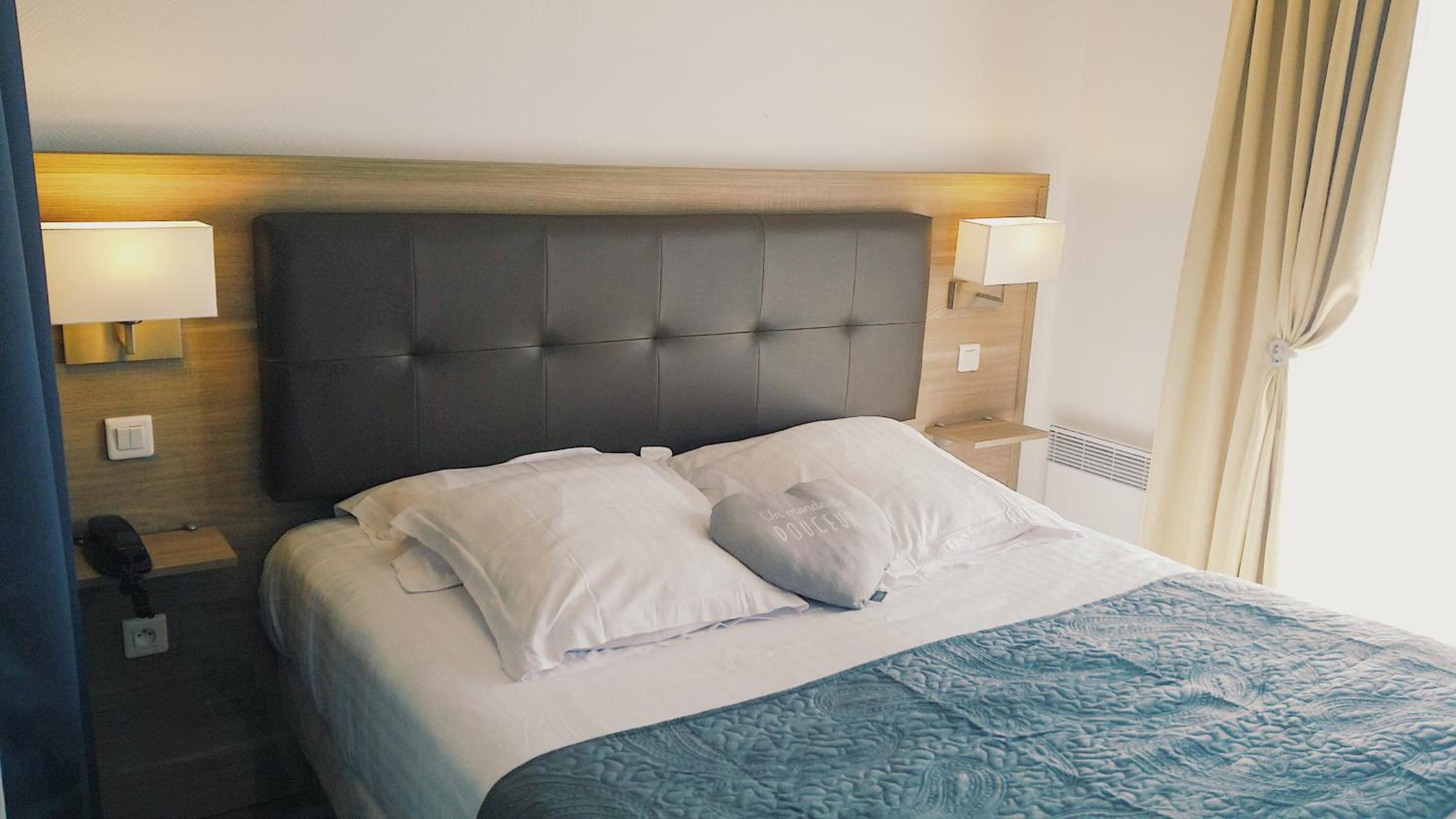 Deluxe Double Room with Balcony photo 2