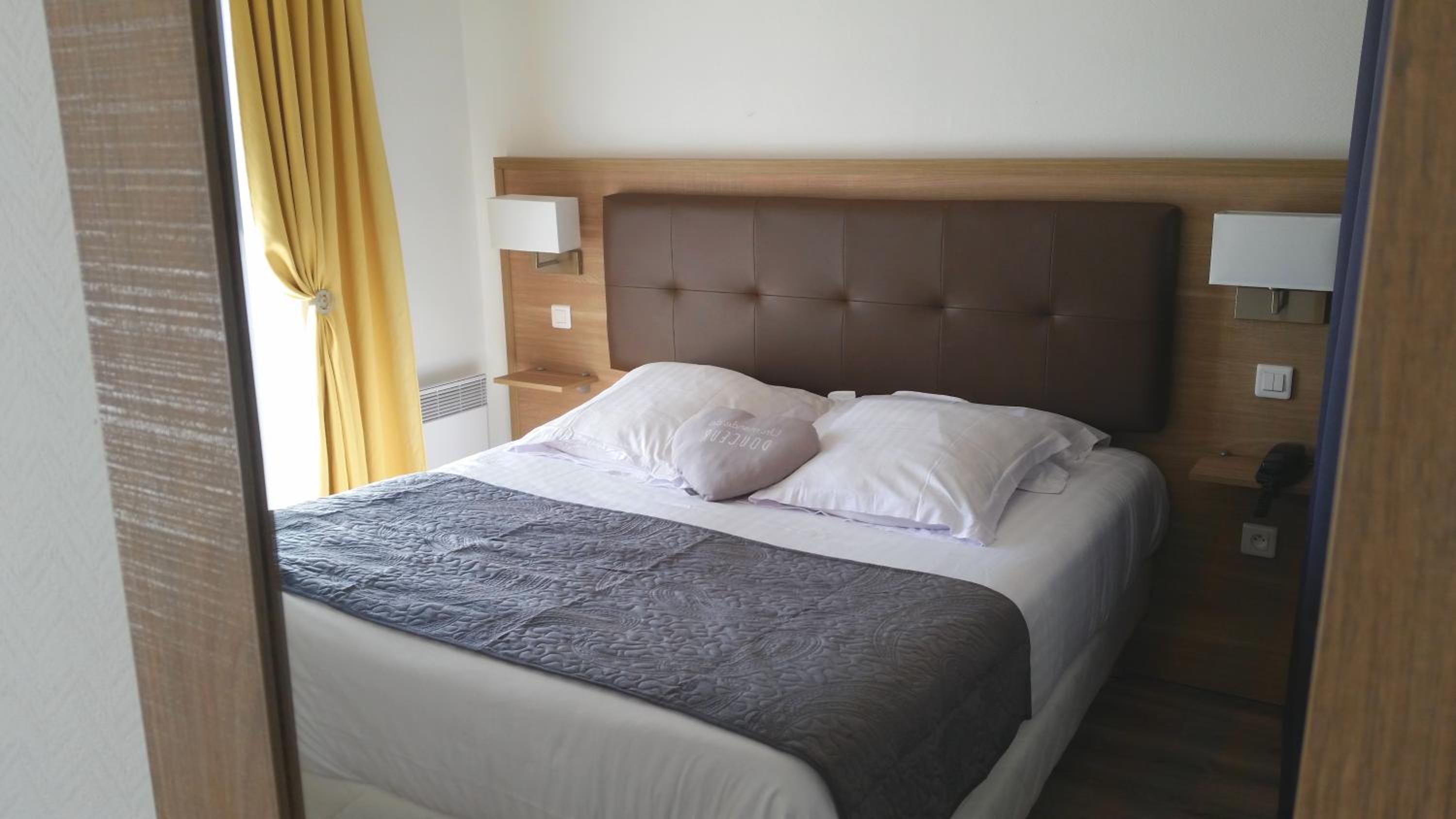 Deluxe Double Room with Balcony photo 3