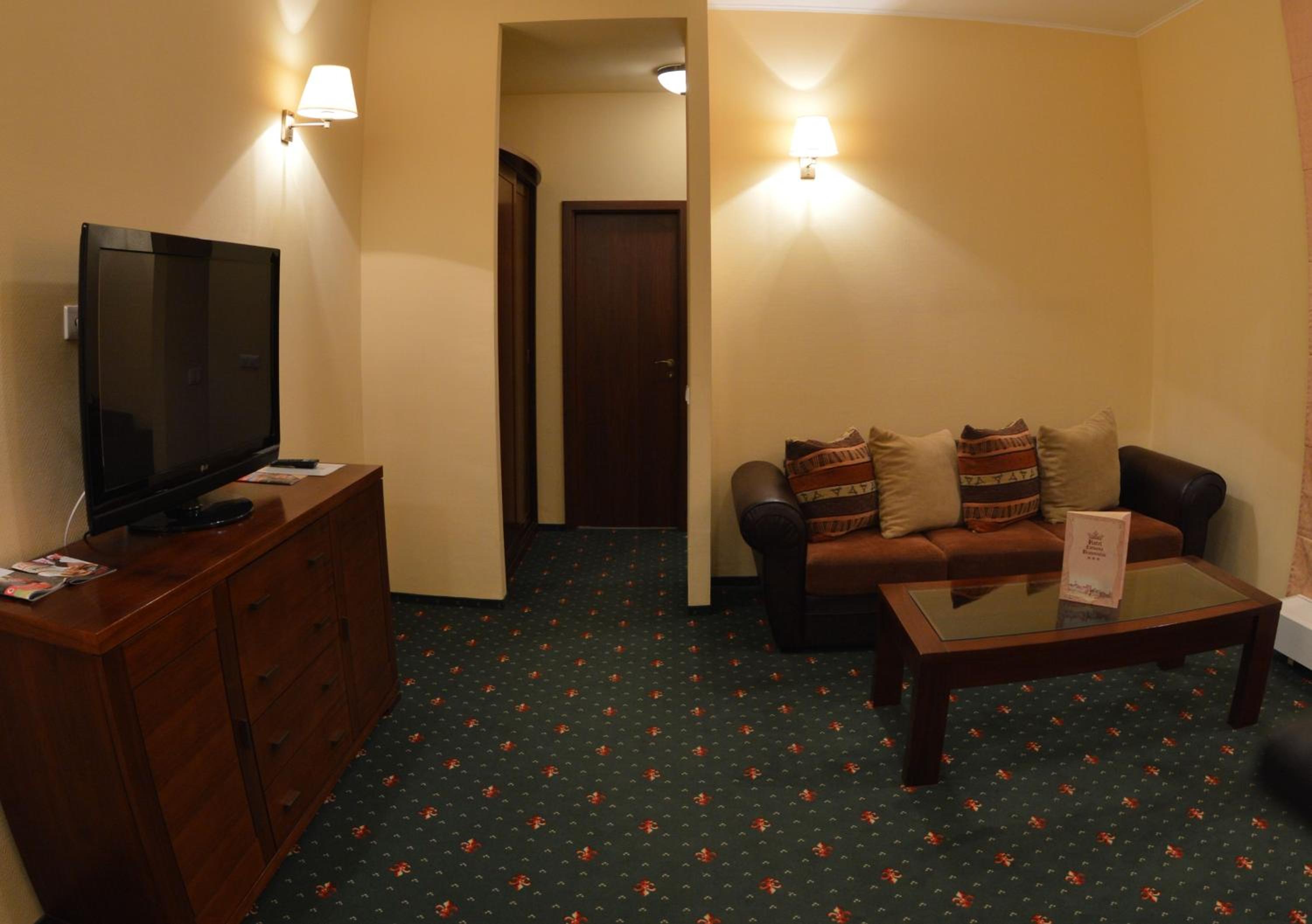 Apartment with Balcony - Photo 9