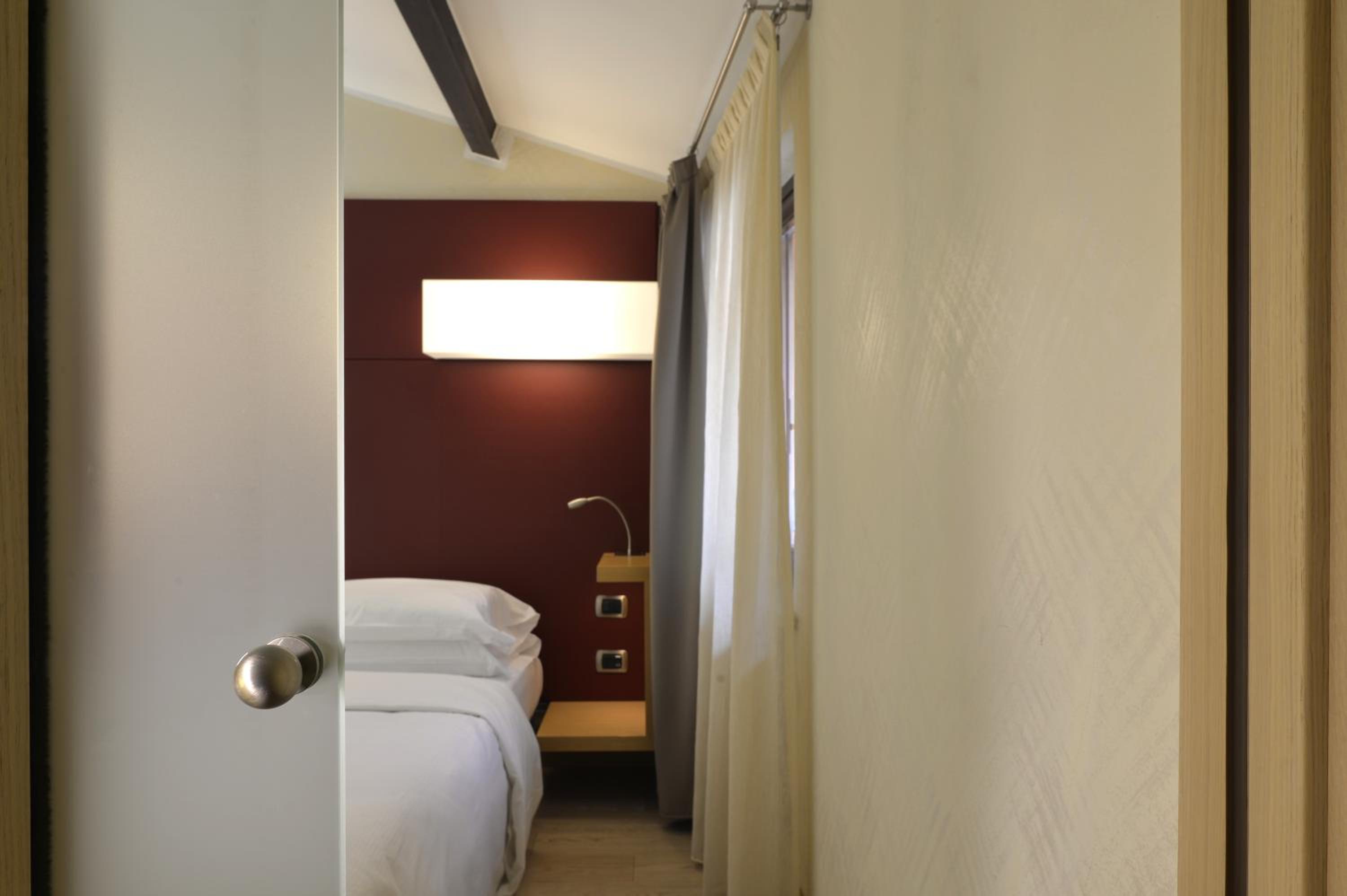 Junior King Suite - Photo 8