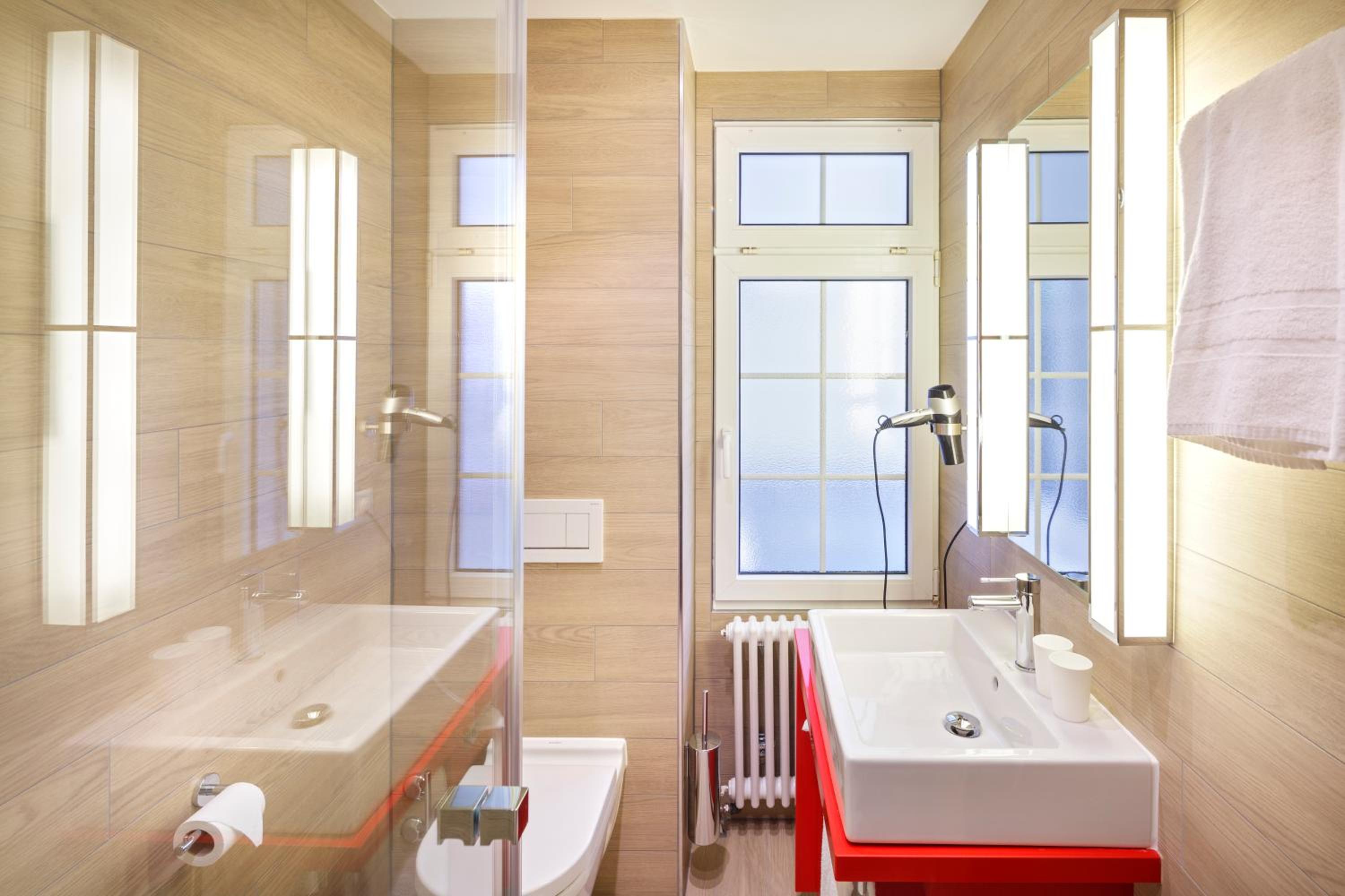 Superior Single Room thumbnail 5