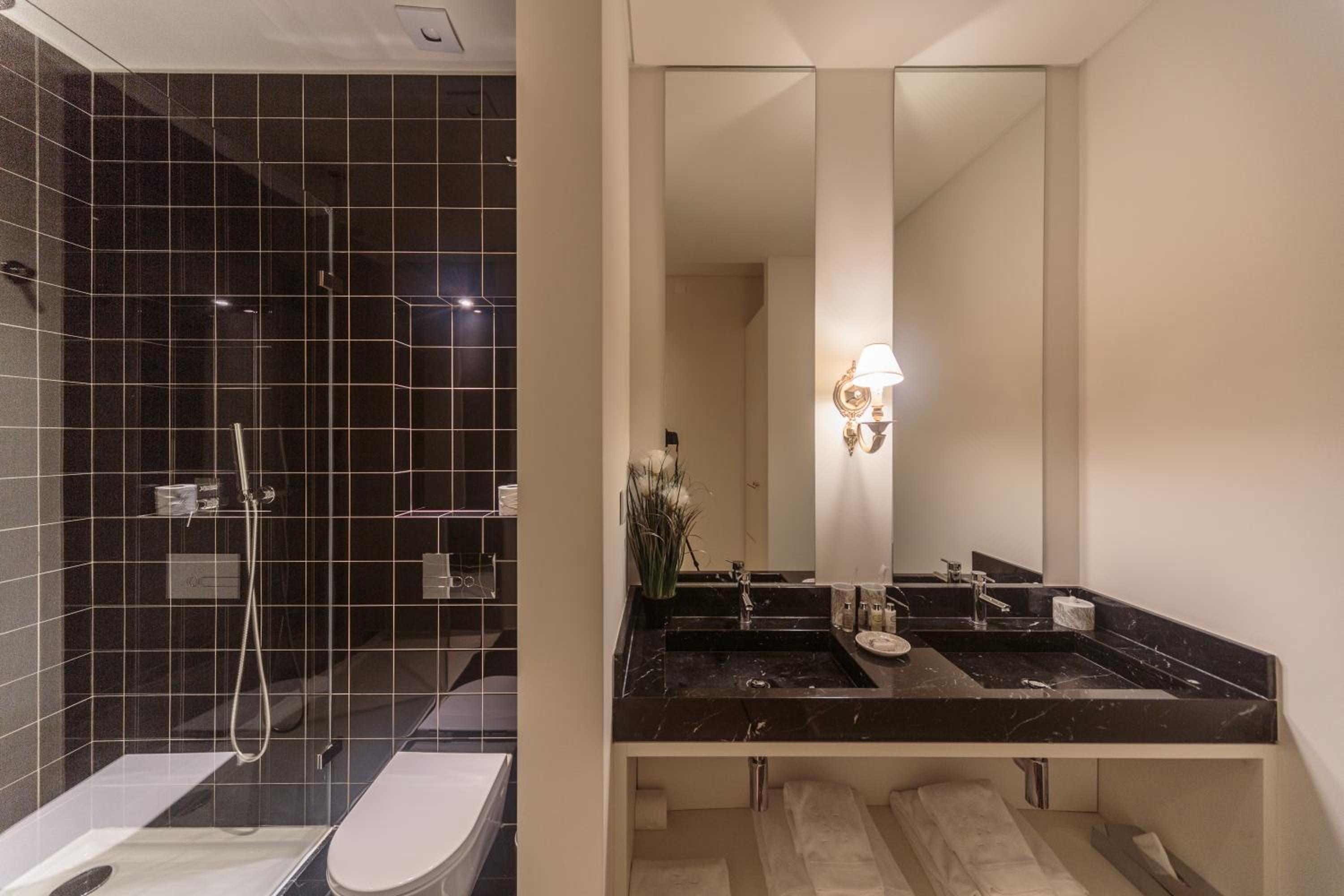 Master Suite with River View photo 3