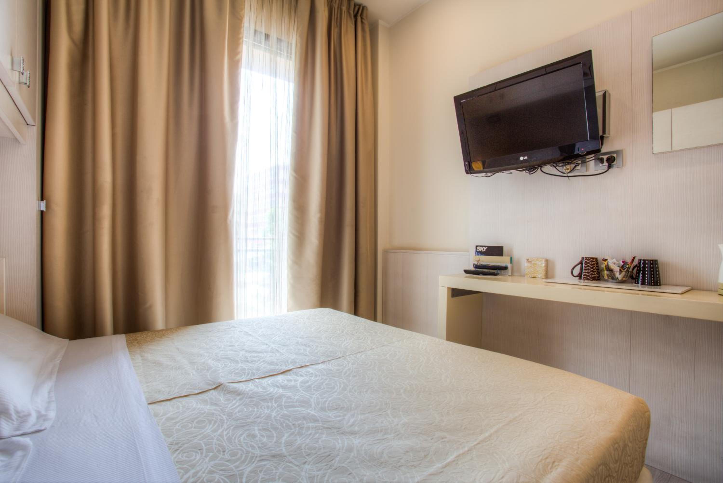 Classic Double or Twin Room - Photo 7