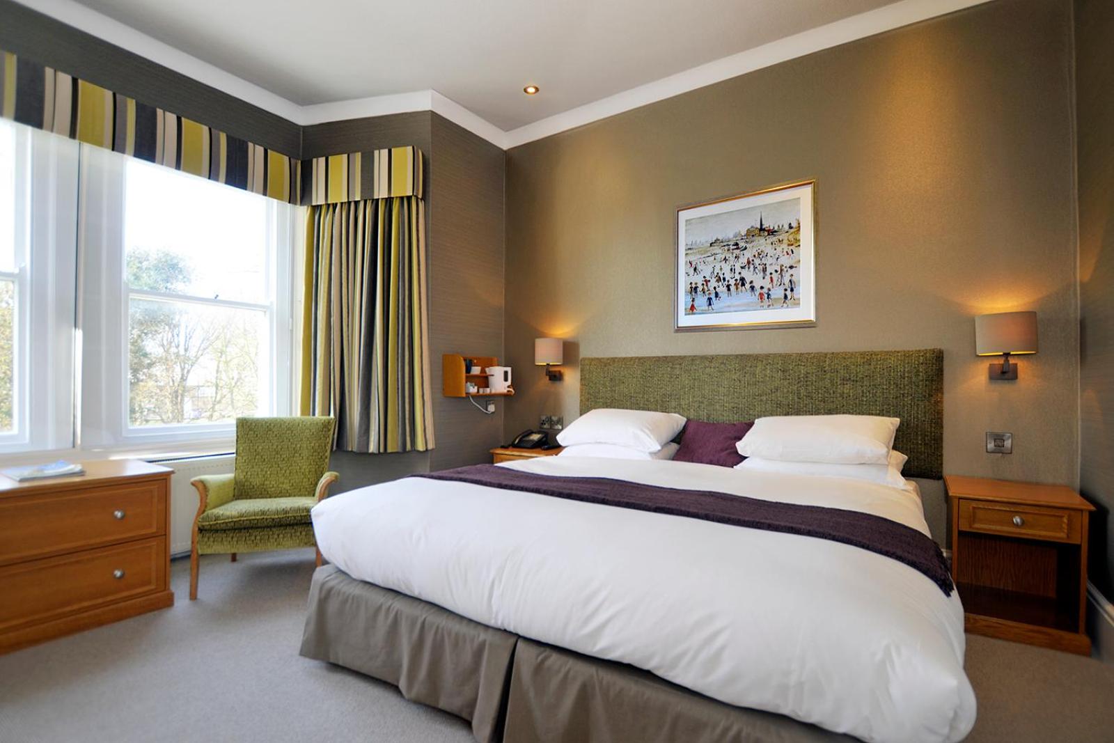 Standard Double Room En Suite - Photo 4
