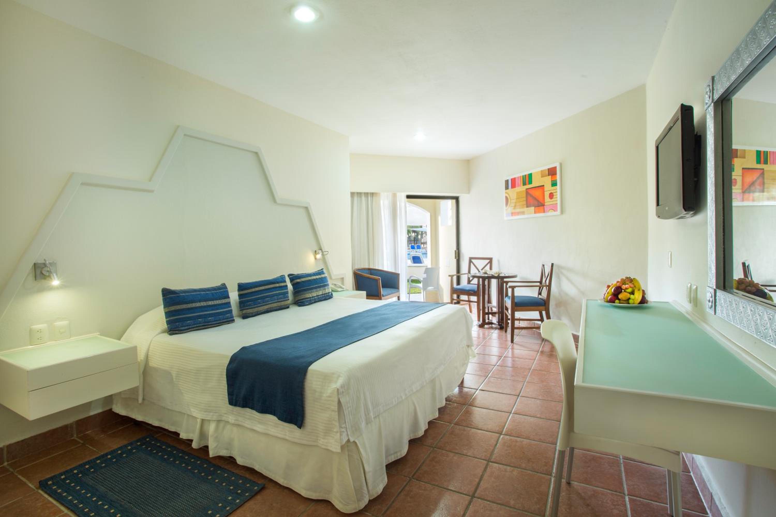 Superior King Room with Pool View - Non-Smoking photo 1