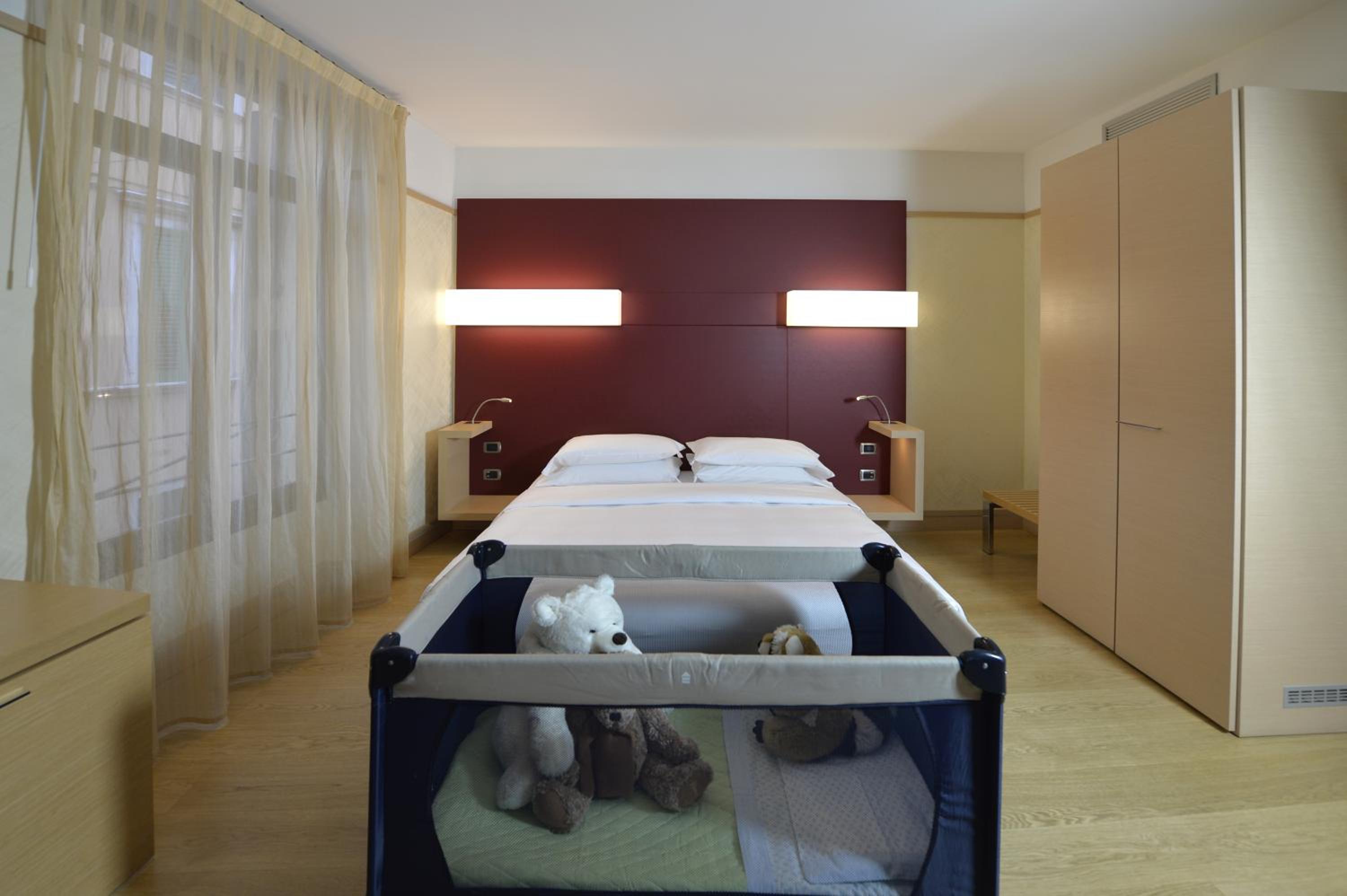 Superior King Room - Photo 8