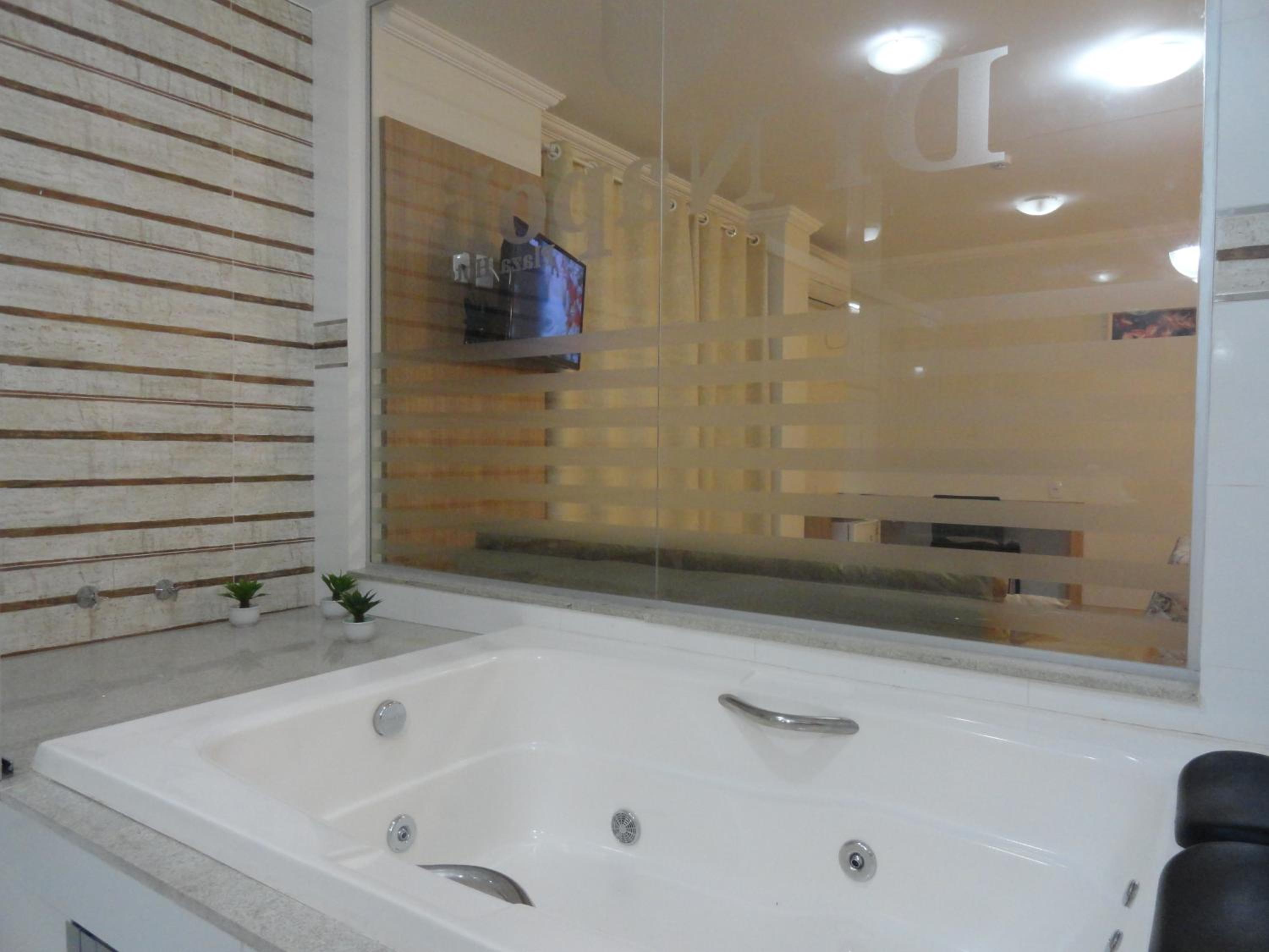 Deluxe Suite with Spa Bath photo 2