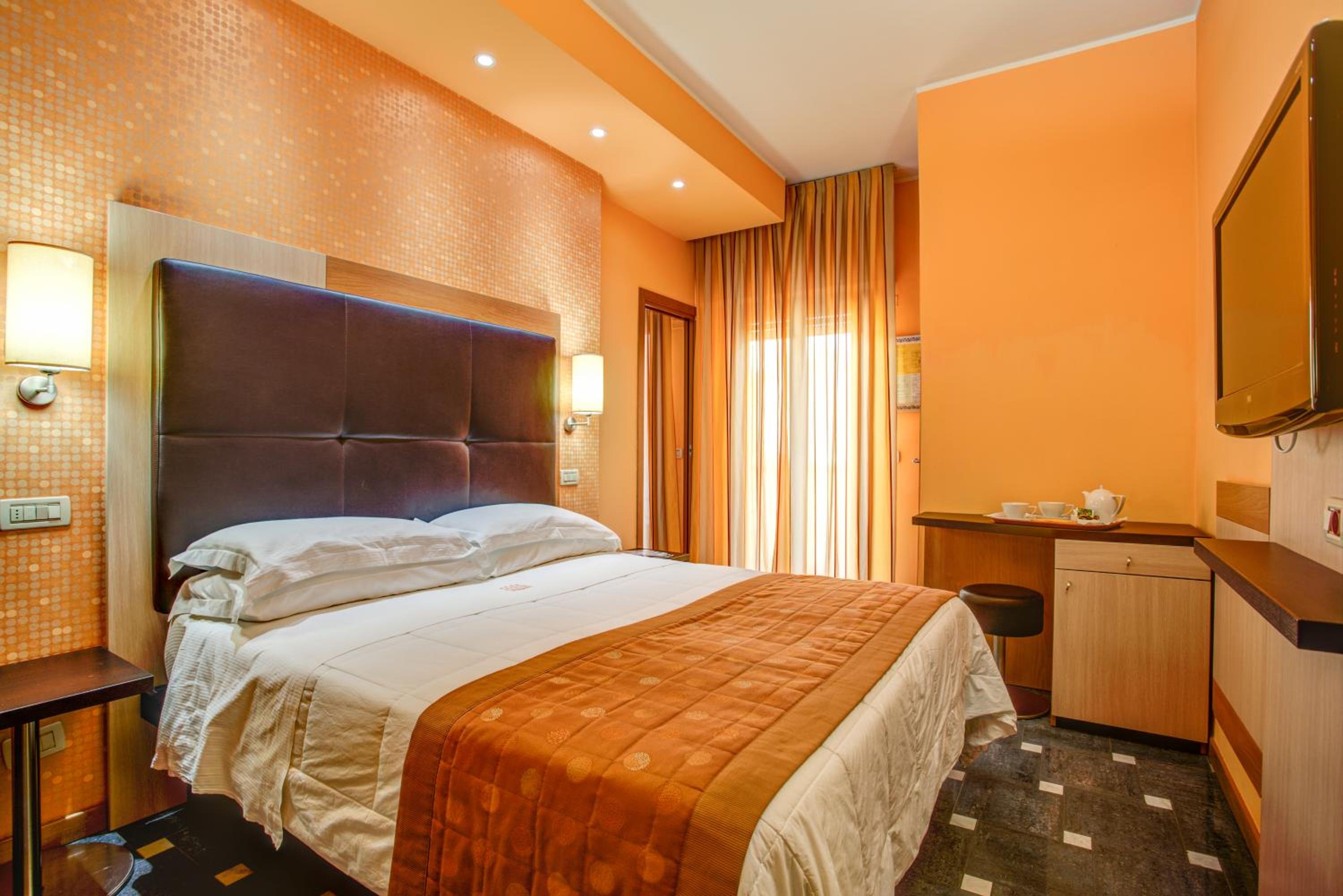 Comfort Double Room with Balcony - Photo 4