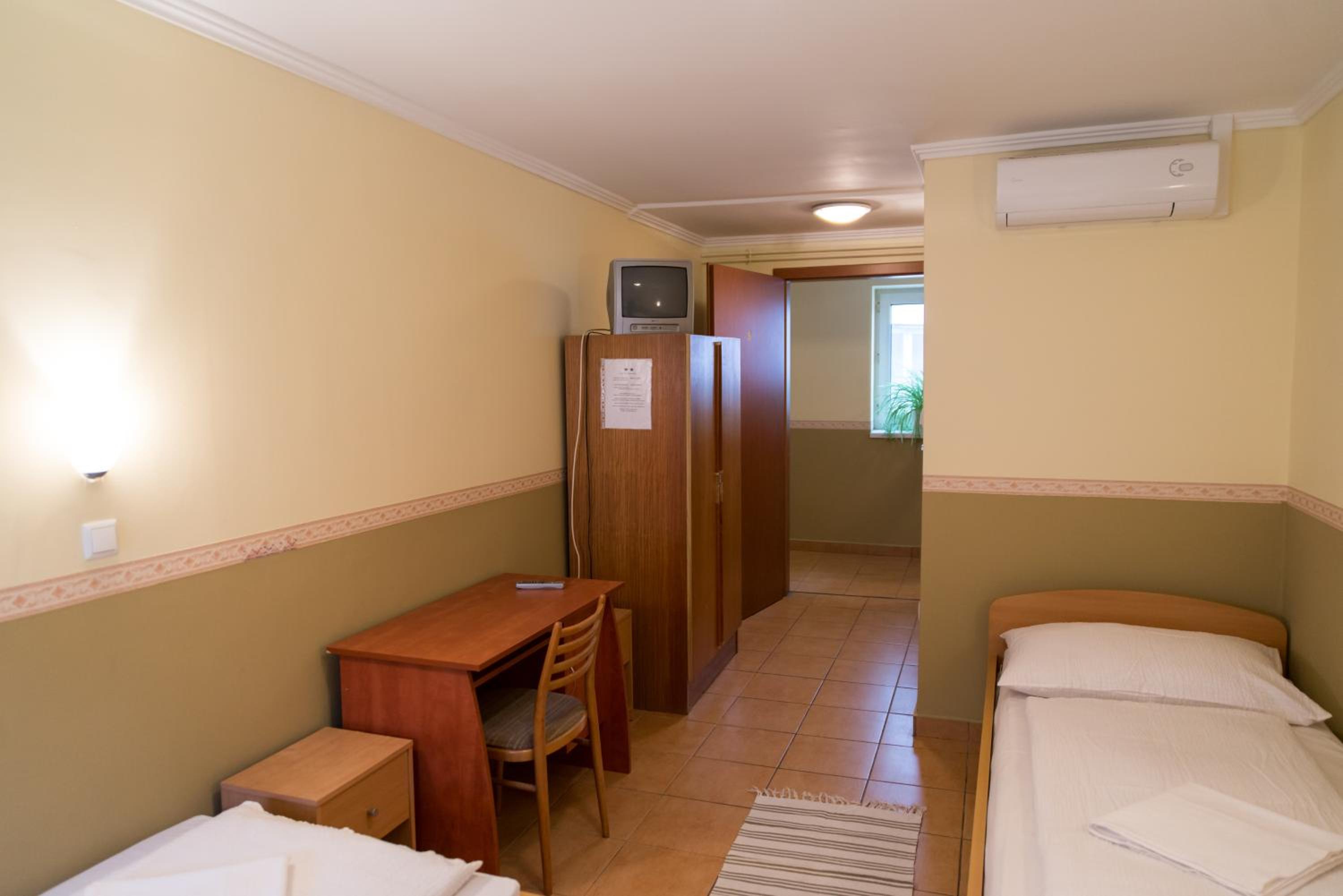 Triple Room with Bathroom photo 1