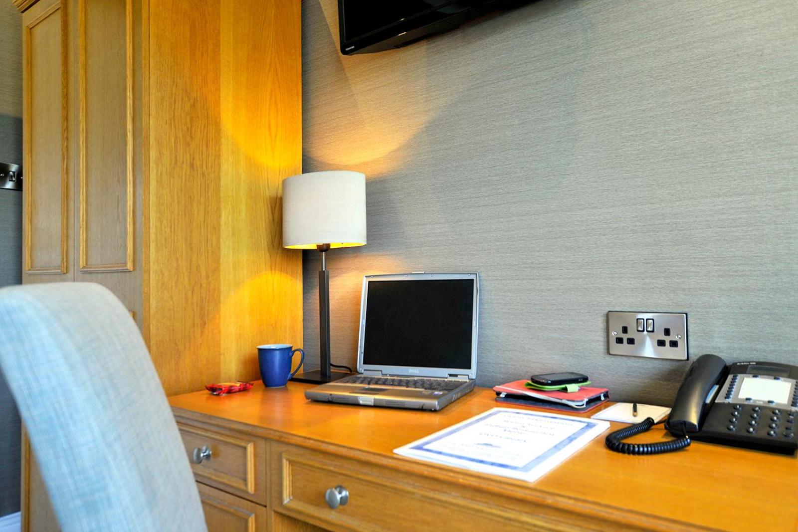 Standard Double Room En Suite - Photo 8