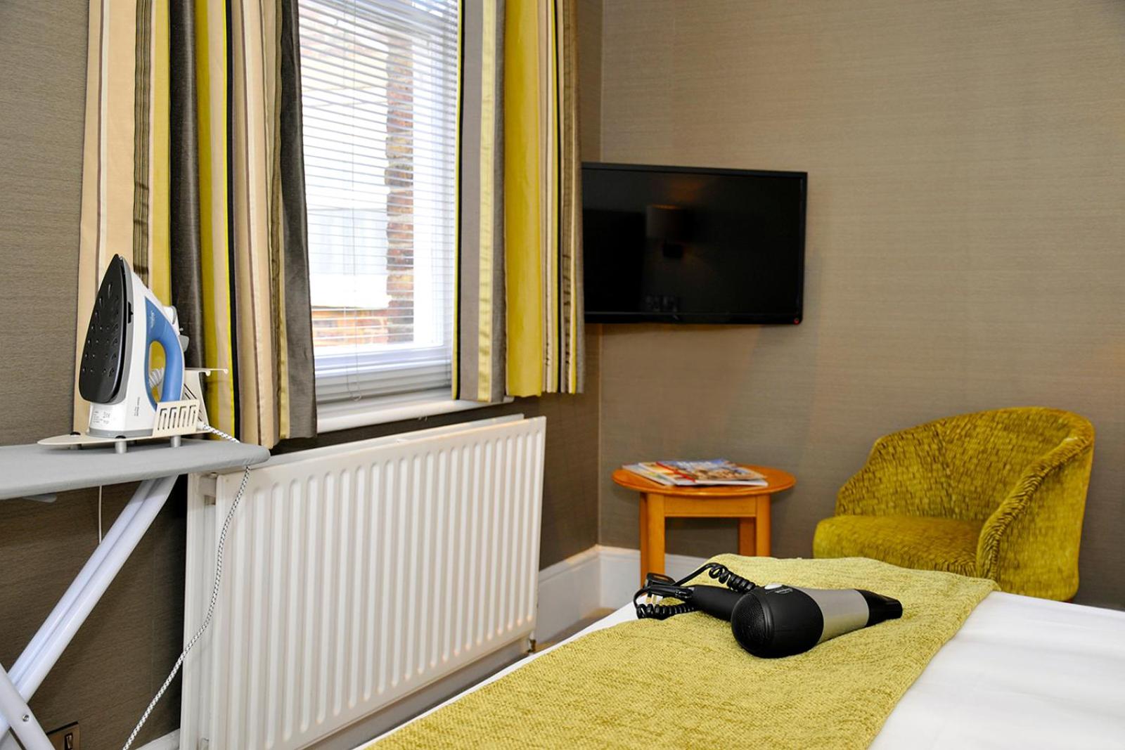 Standard Double Room En Suite - Photo 2