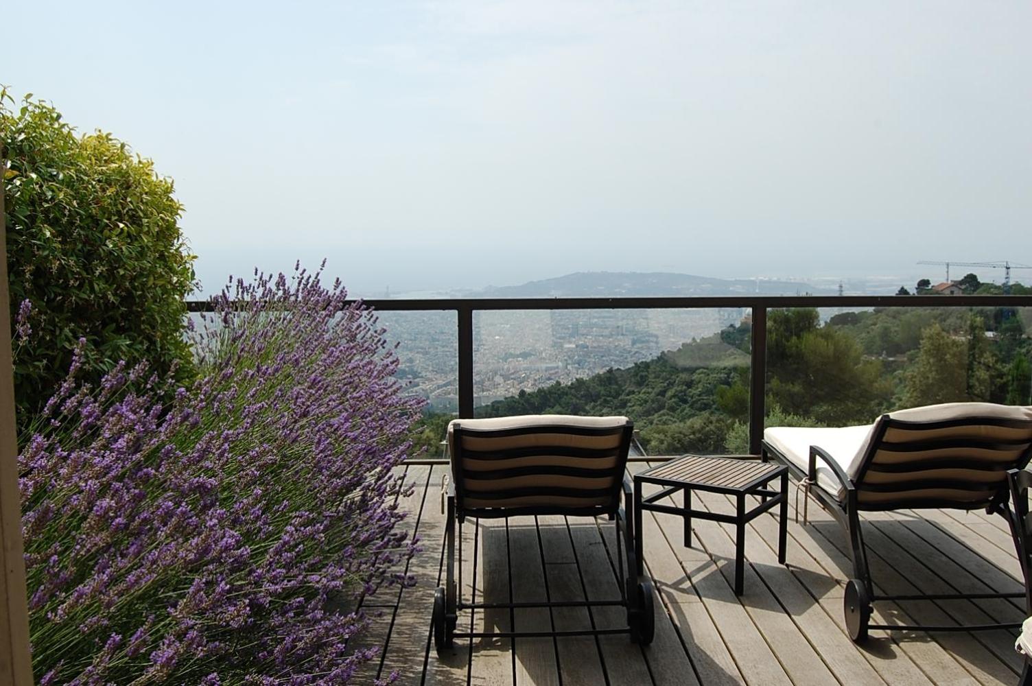 Habitación Doble Superior con Terraza y Vista a la Ciudad Habitación Doble Superior con Terraza y Vista a la Ciudad