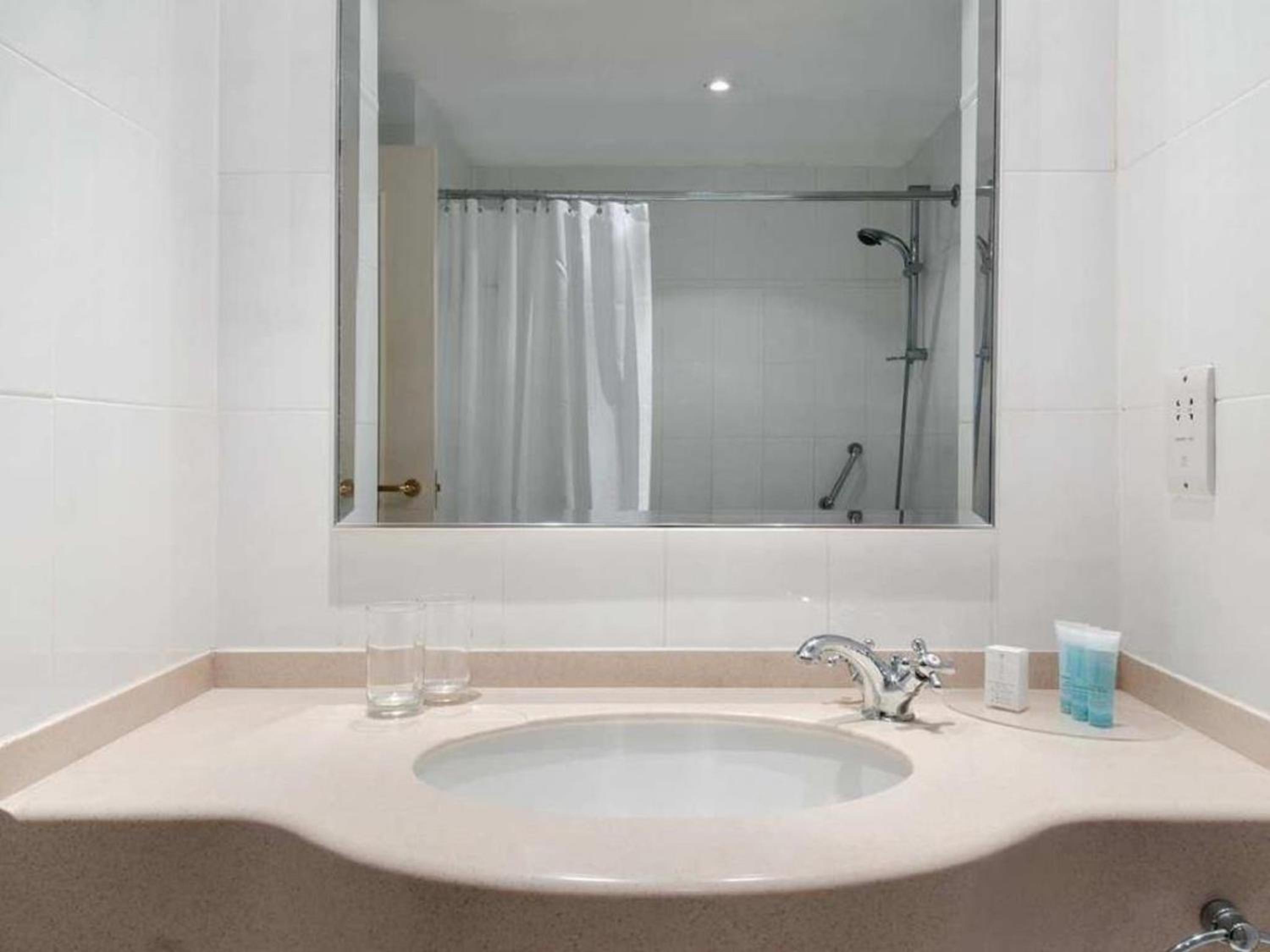 Standard Double Room - Photo 5