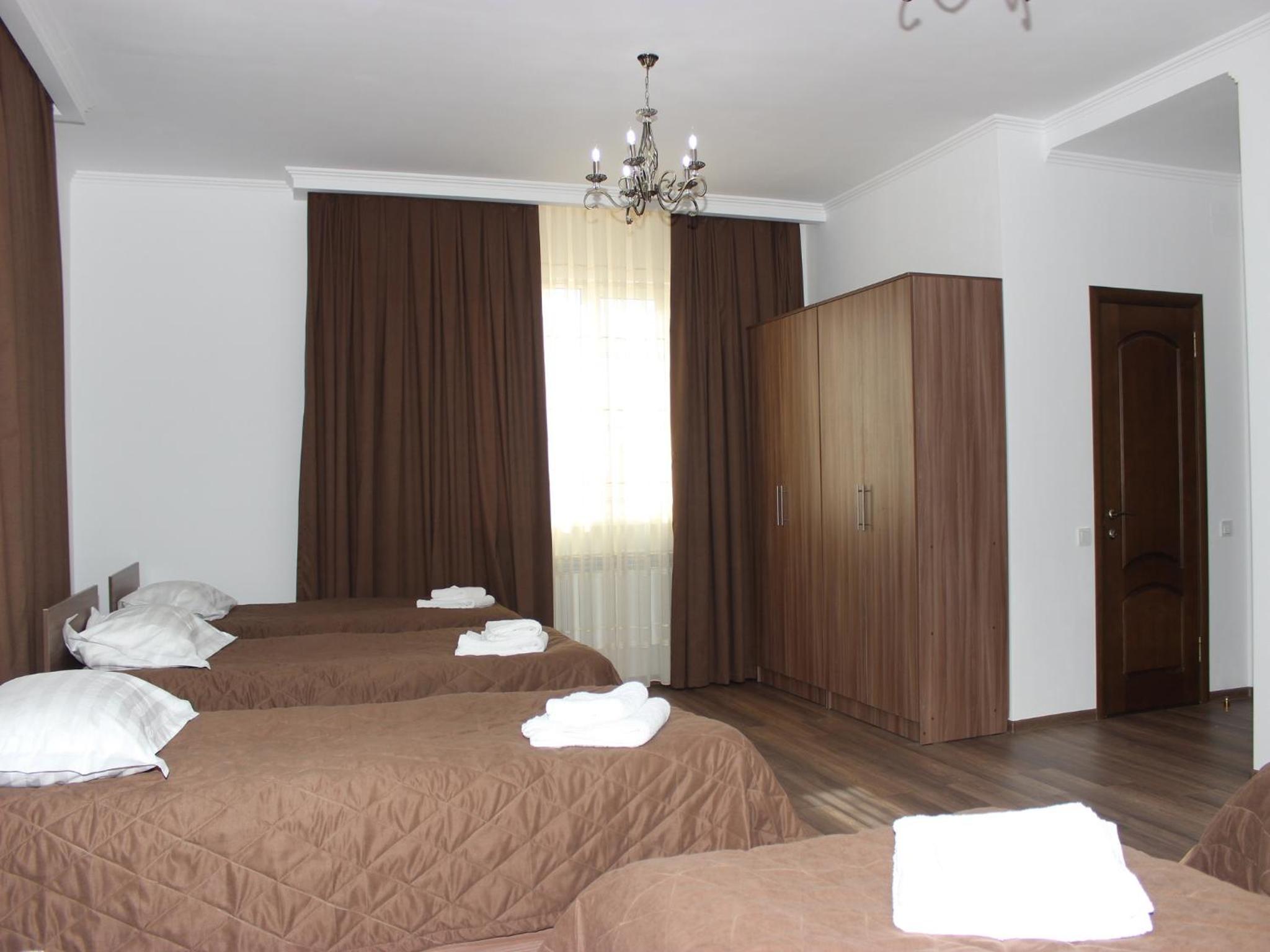 6-Bed Mixed Dormitory Room photo 3